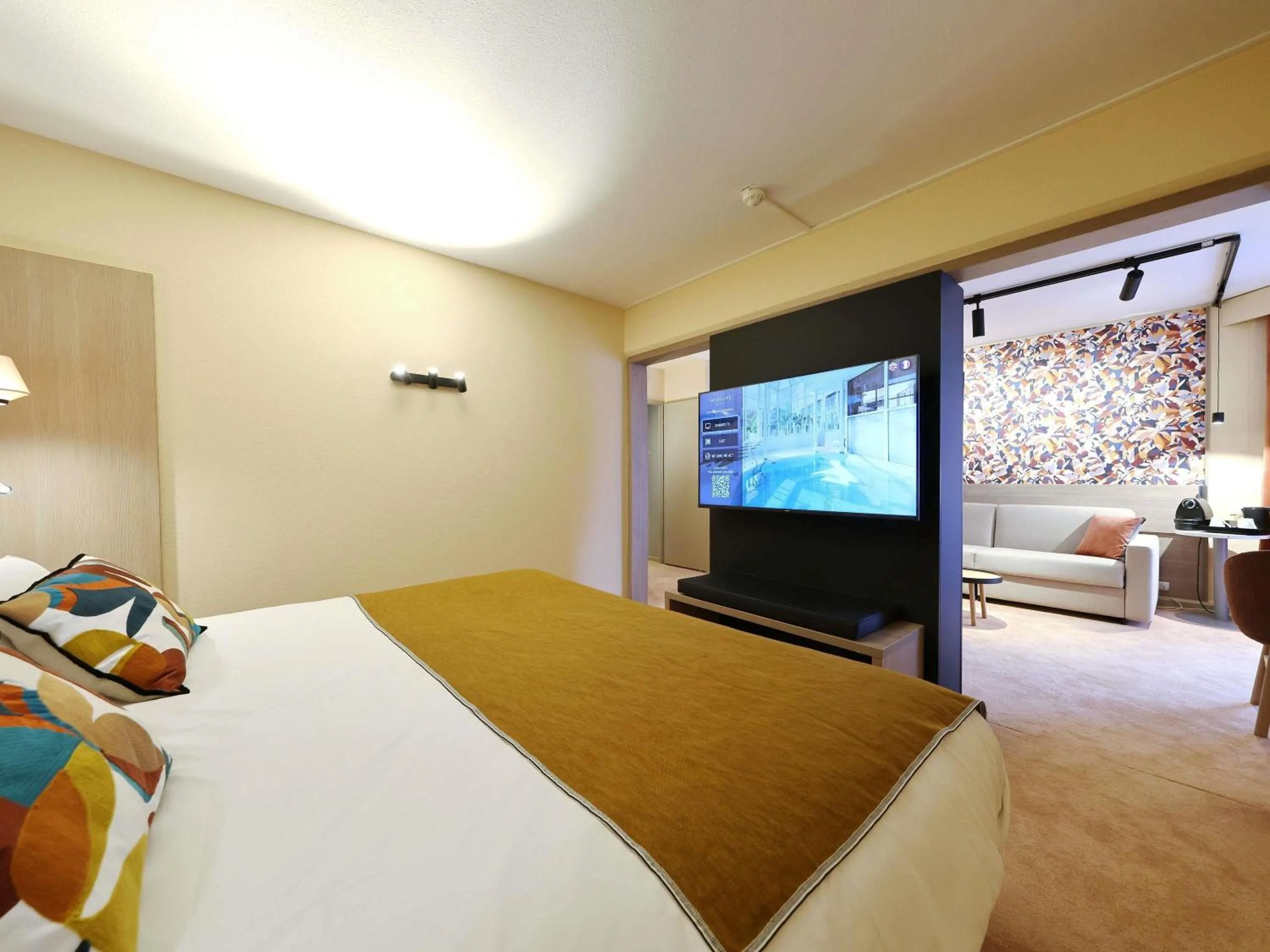 Bedroom, Bed in Mercure Grenoble Centre Porte des Alpes