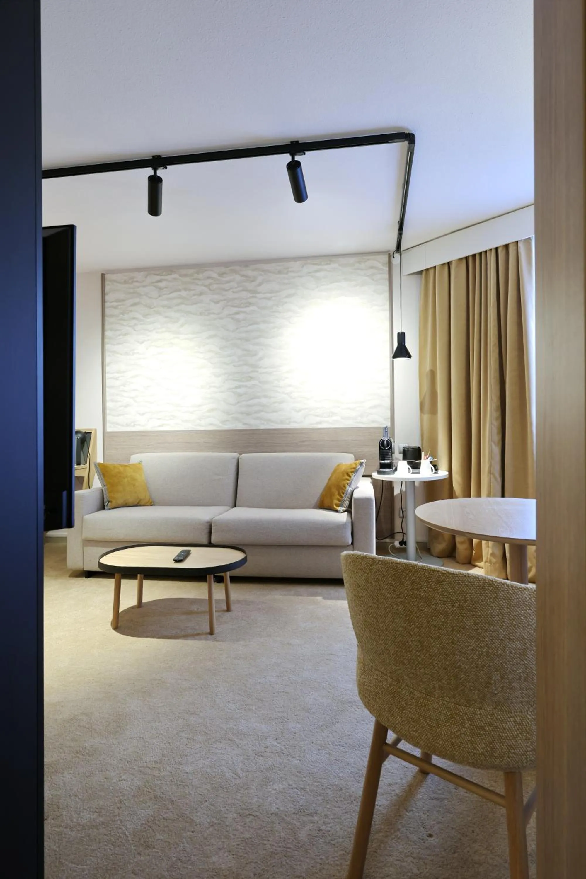 Seating area in Mercure Grenoble Centre Porte des Alpes