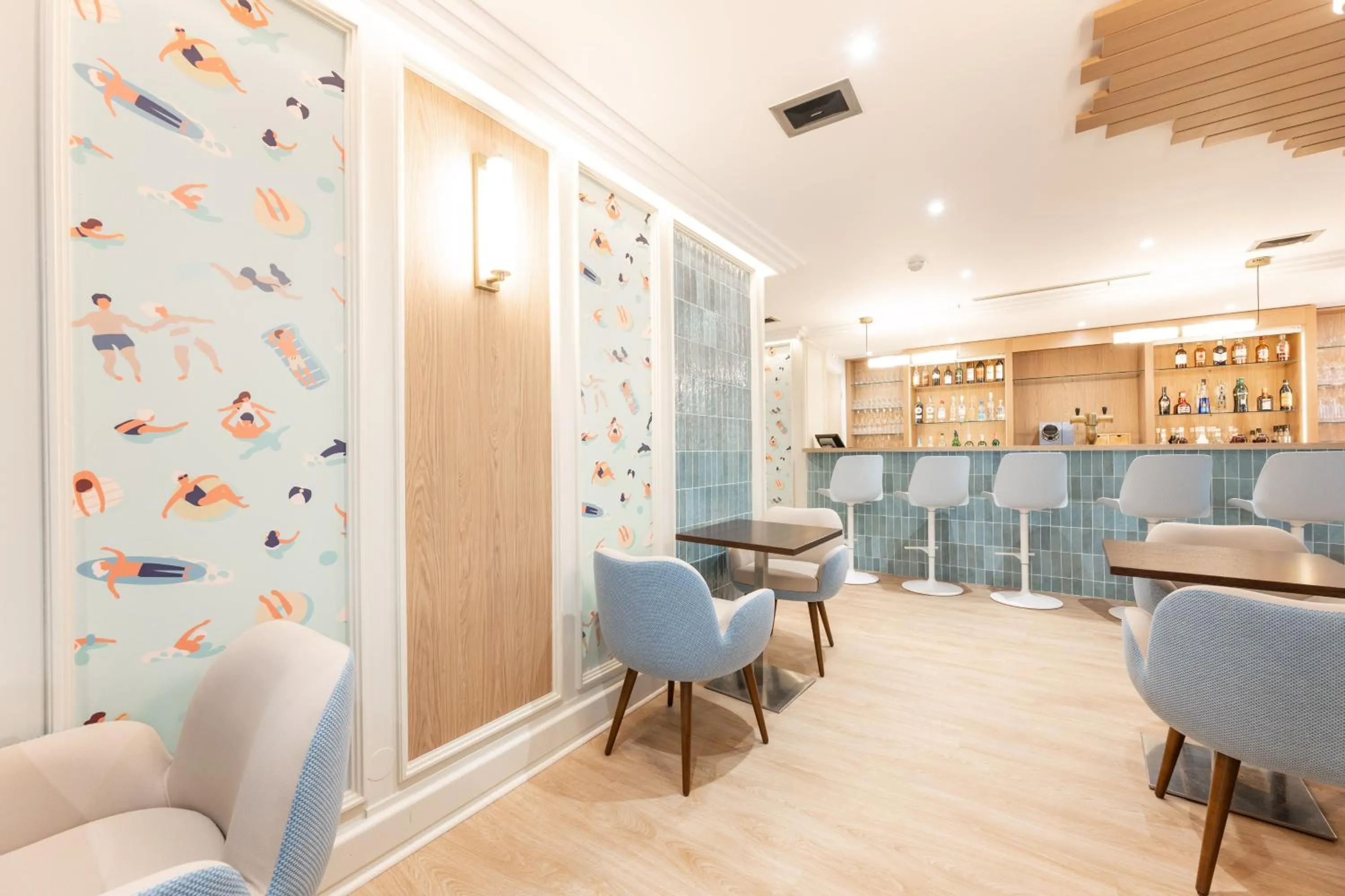 Lounge or bar in Mercure Grenoble Centre Porte des Alpes