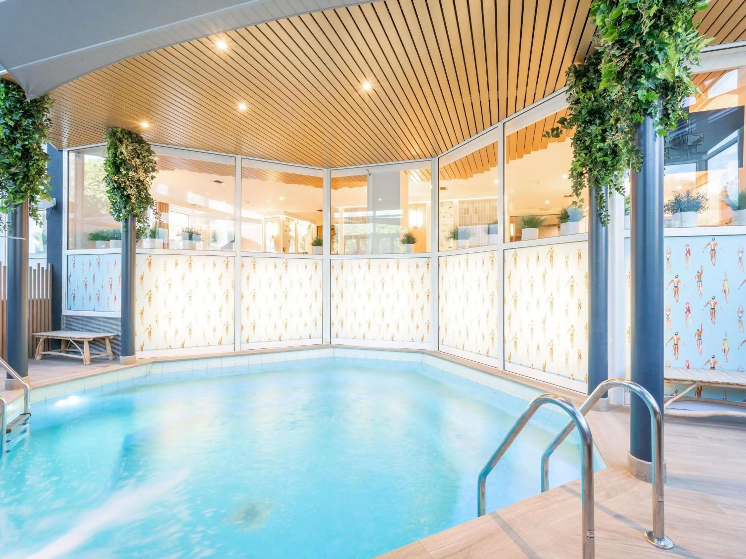 Pool view in Mercure Grenoble Centre Porte des Alpes
