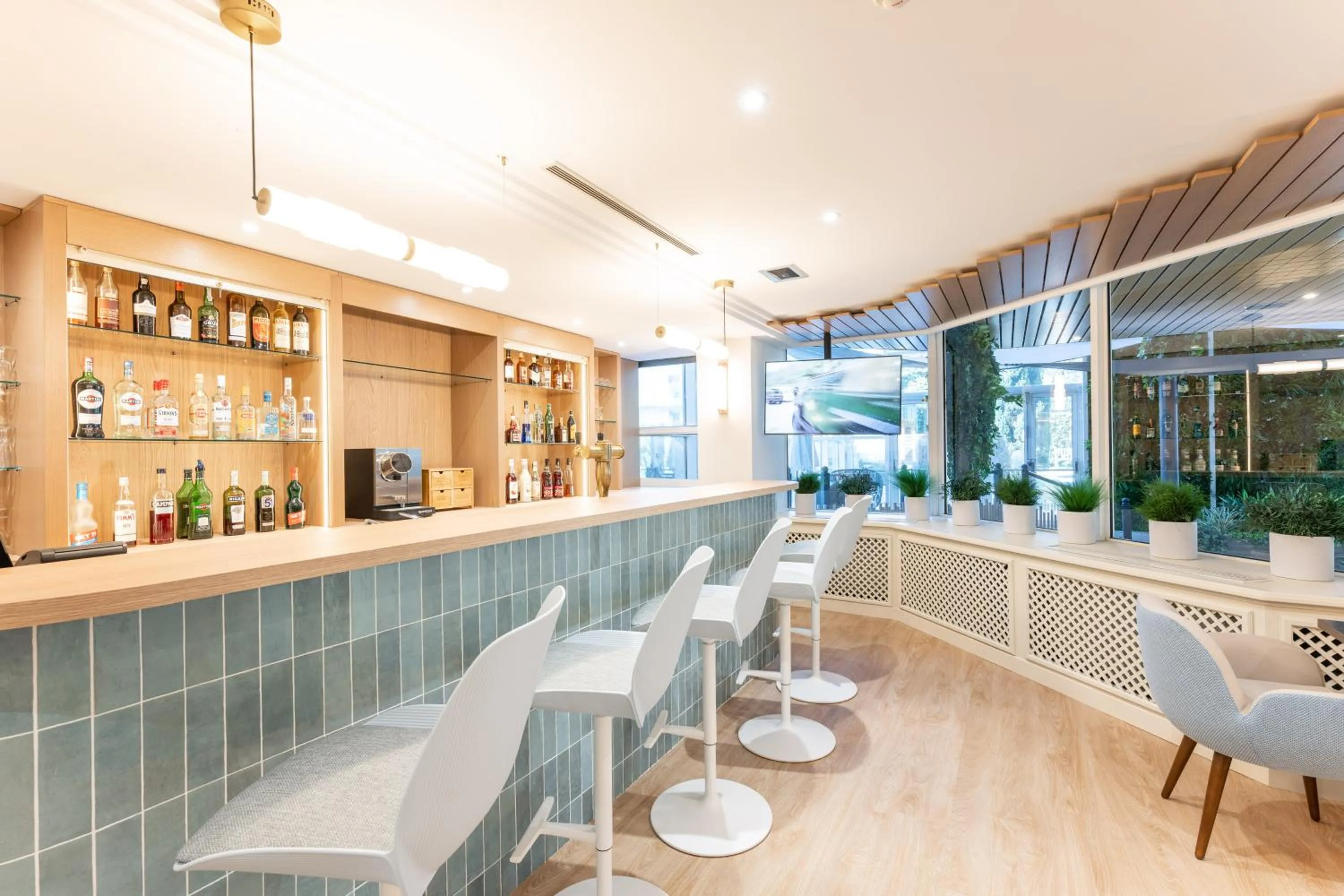 Lounge or bar in Mercure Grenoble Centre Porte des Alpes