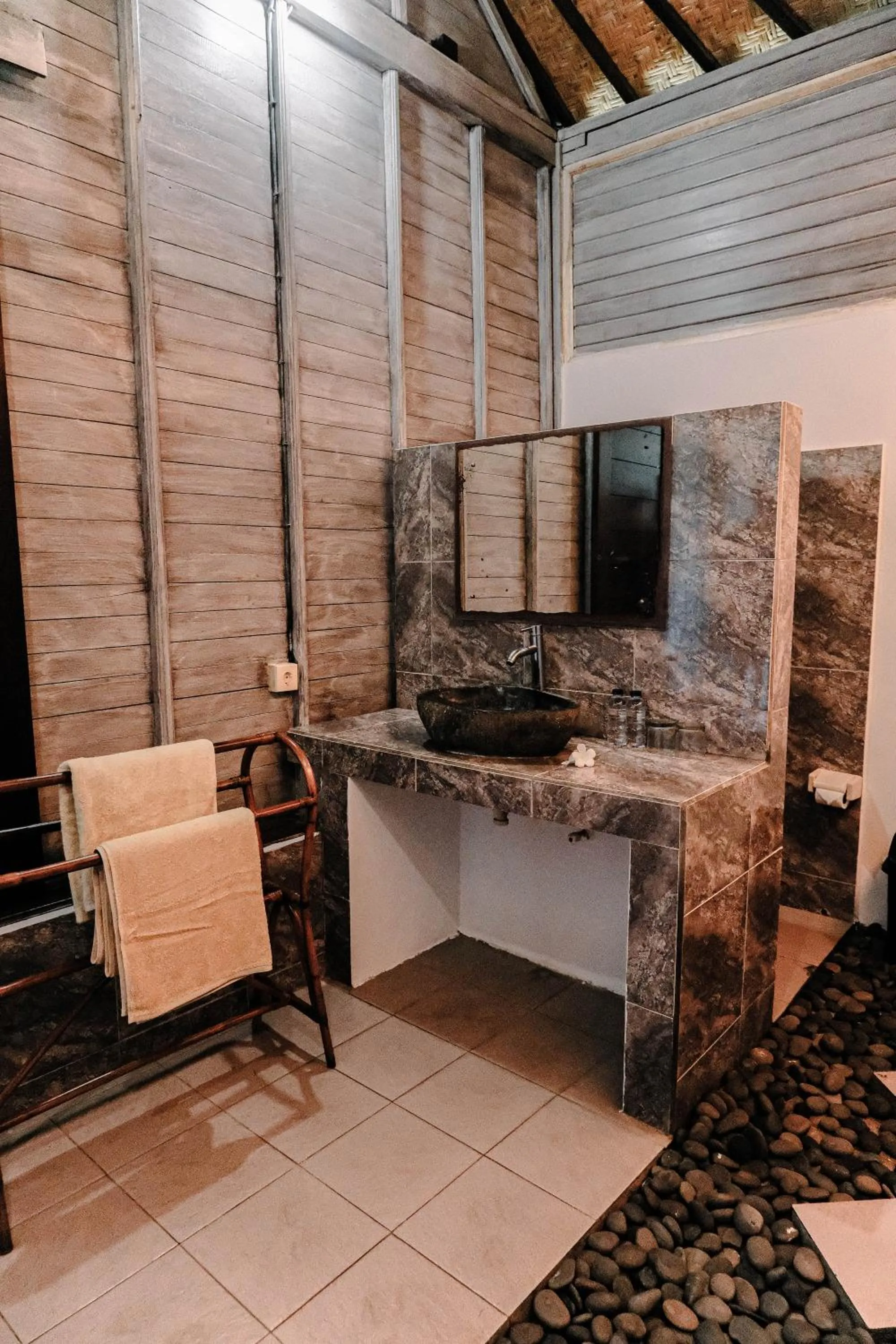 Bathroom in Abian Huts Dream Beach Lembongan