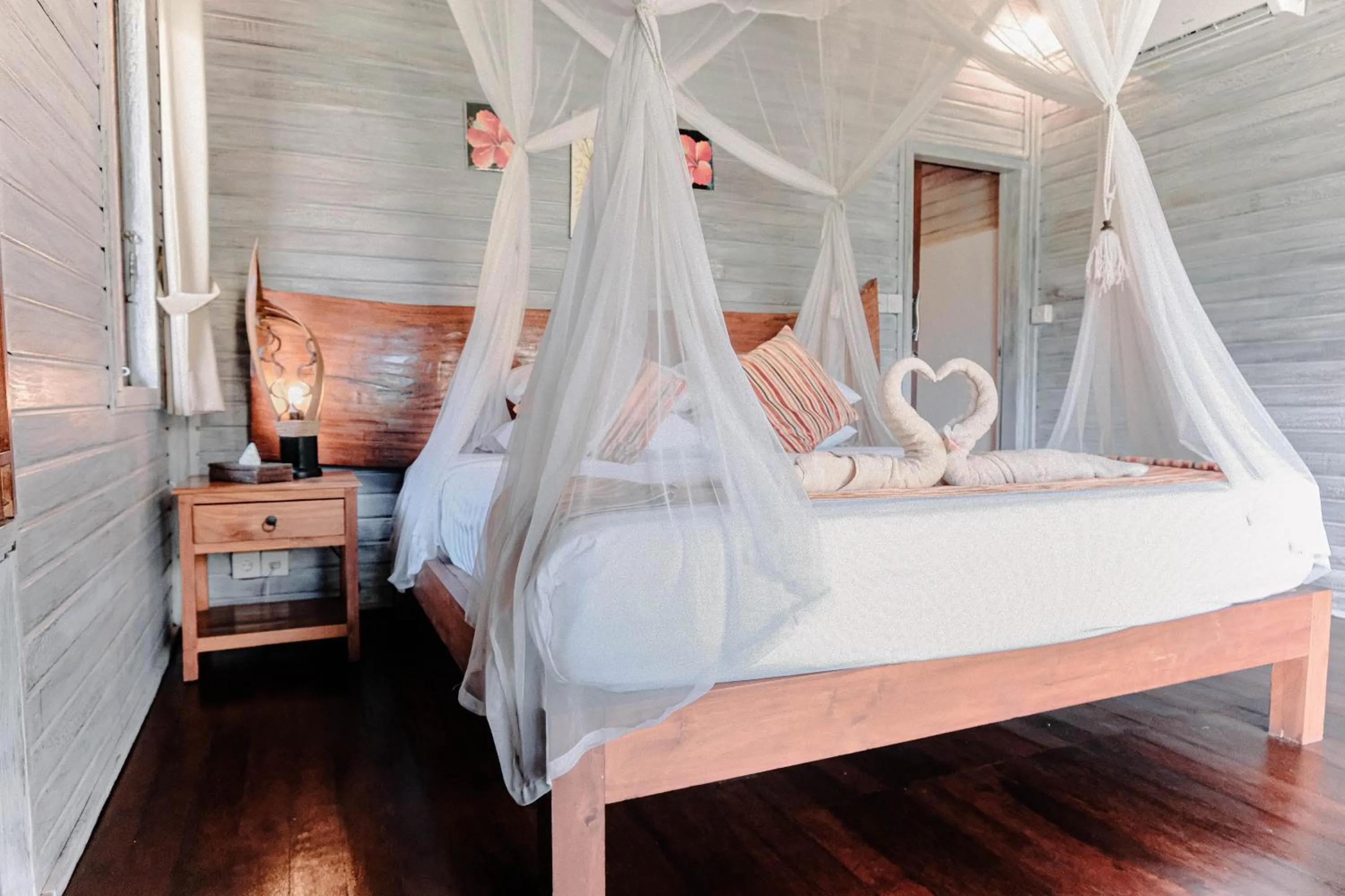 Bed in Abian Huts Dream Beach Lembongan