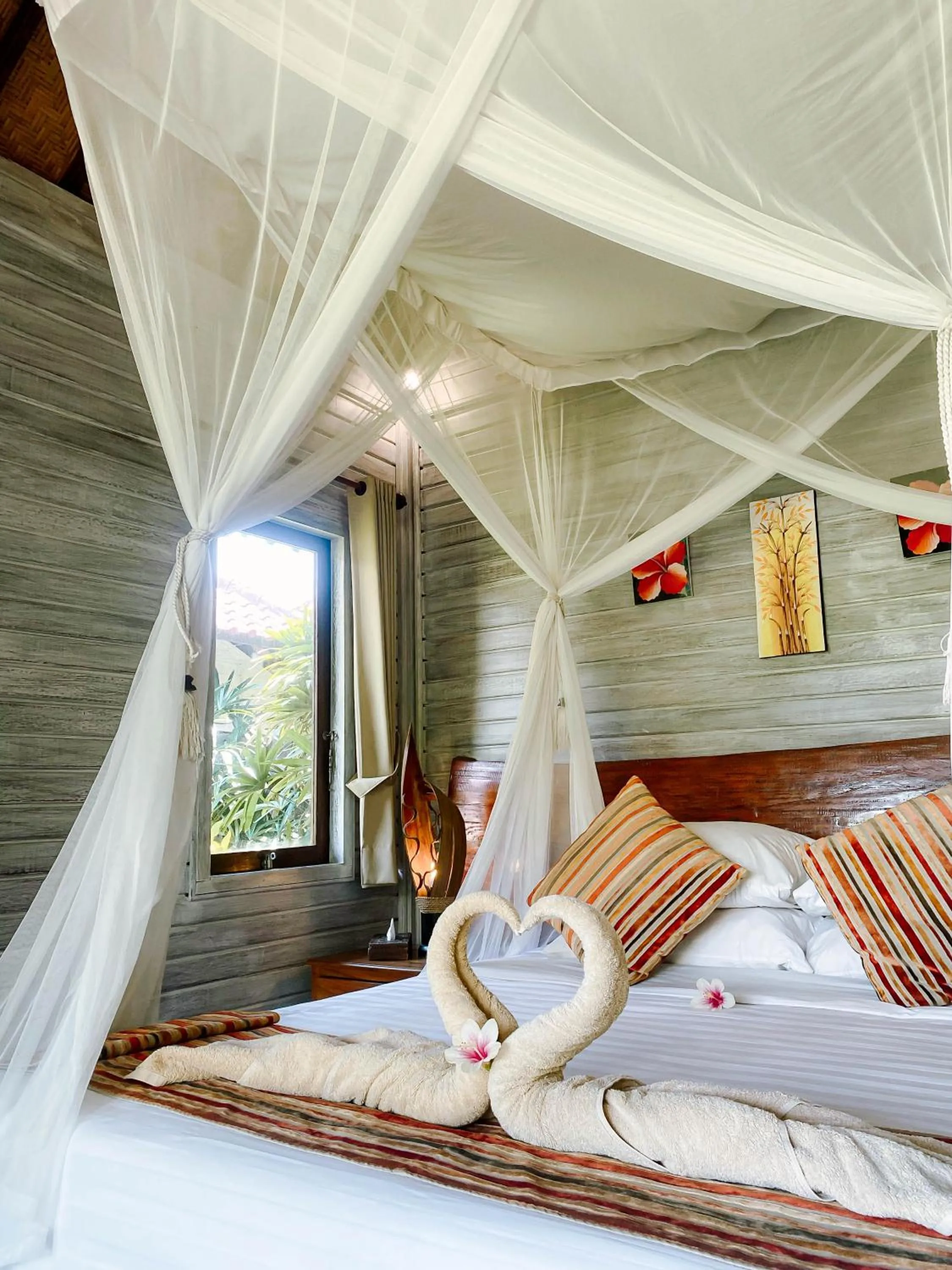 Photo of the whole room, Bed in Abian Huts Dream Beach Lembongan