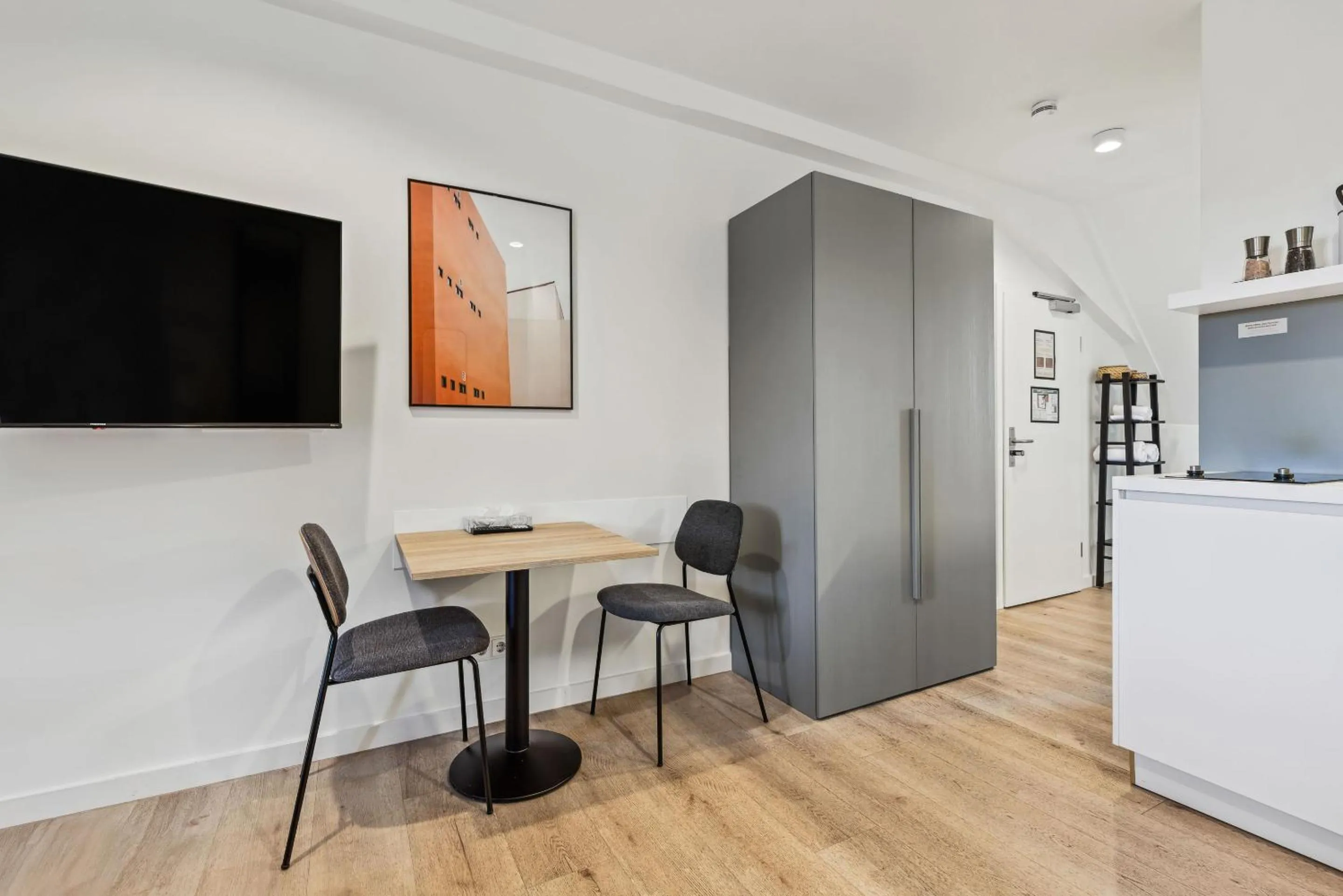 TV and multimedia in Limehome Bamberg Maximiliansplatz