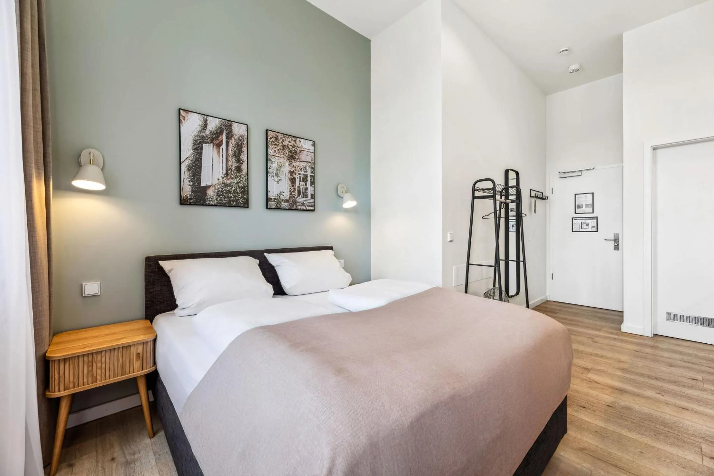 Bed in Limehome Bamberg Maximiliansplatz