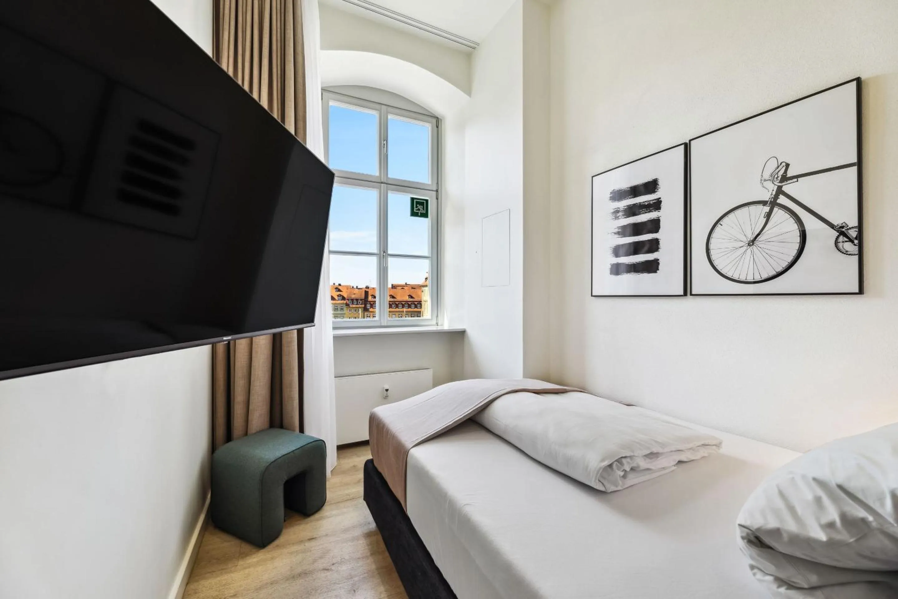 Bed in Limehome Bamberg Maximiliansplatz