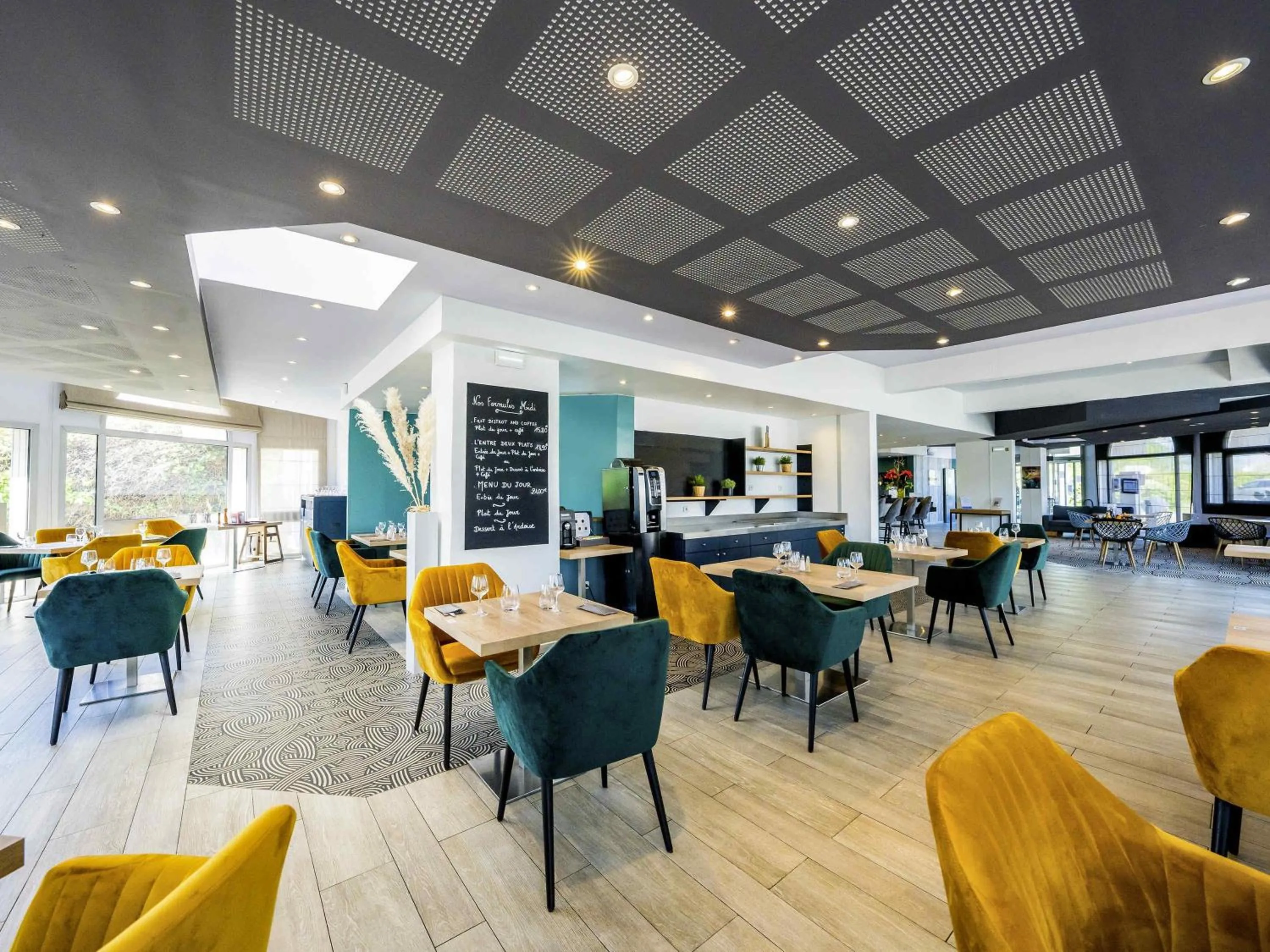 Restaurant/places to eat in Mercure Vienne Sud Chanas