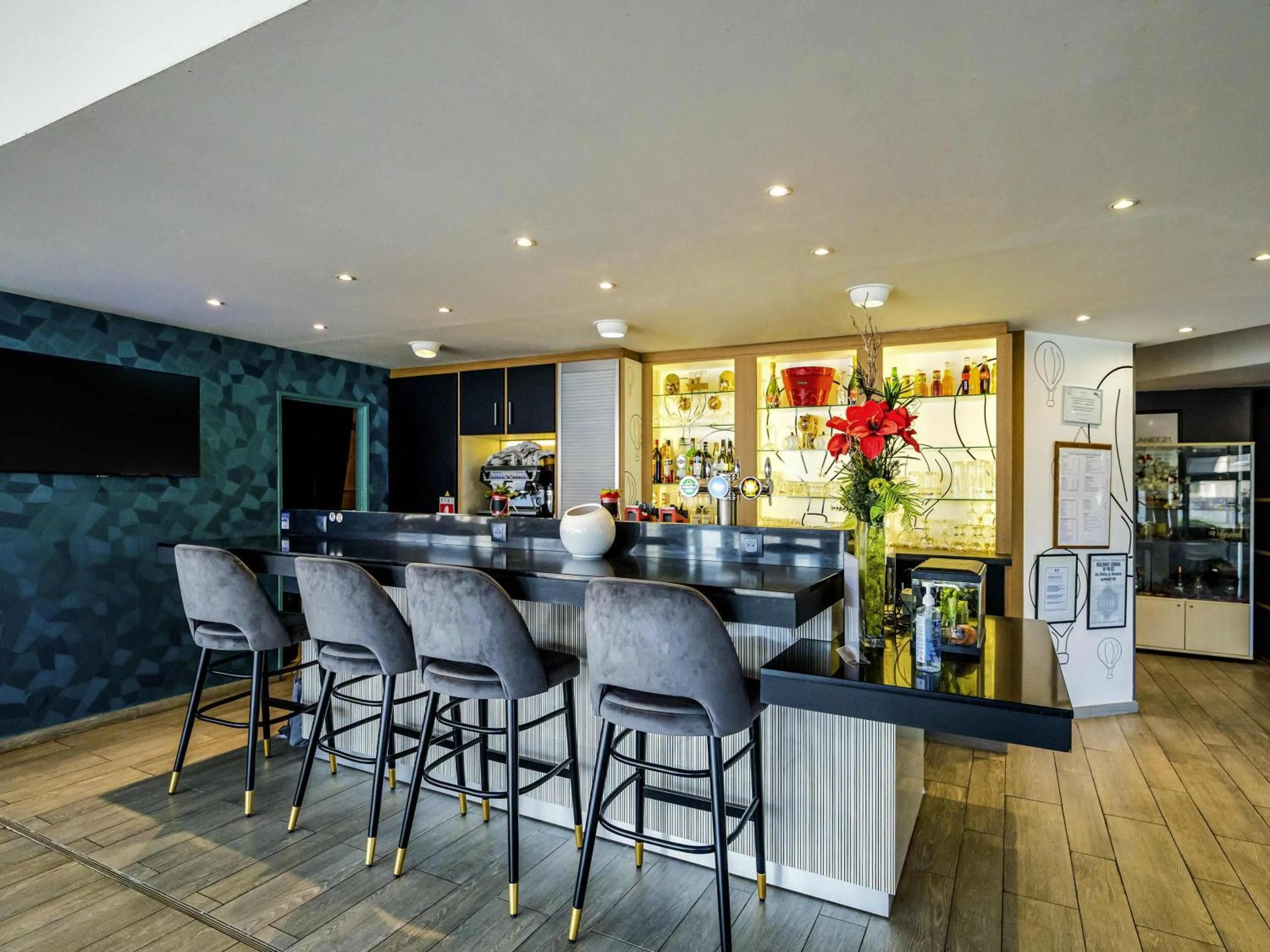 Lounge or bar in Mercure Vienne Sud Chanas