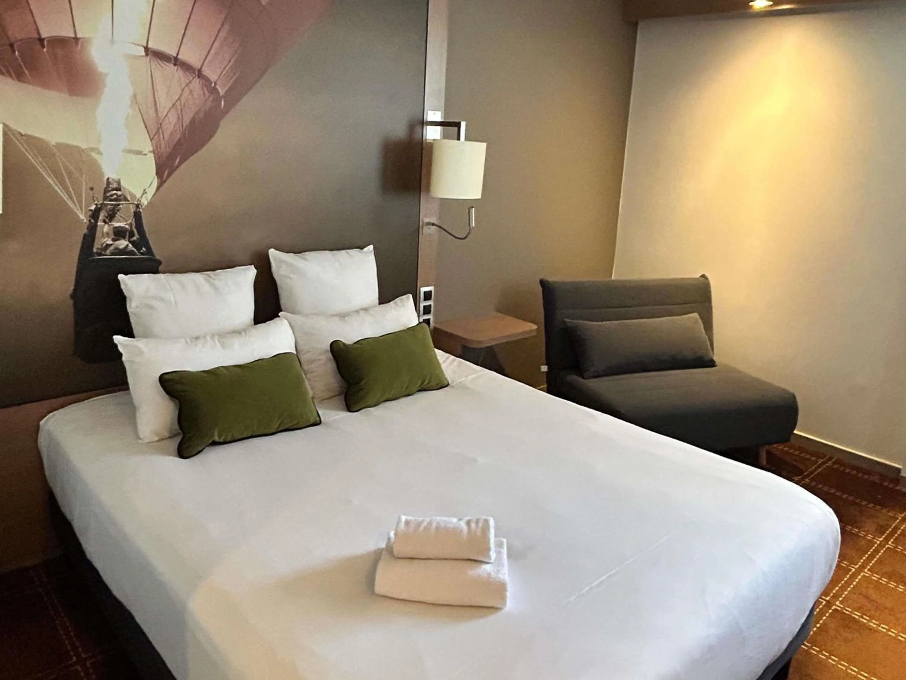 Bedroom, Bed in Mercure Vienne Sud Chanas