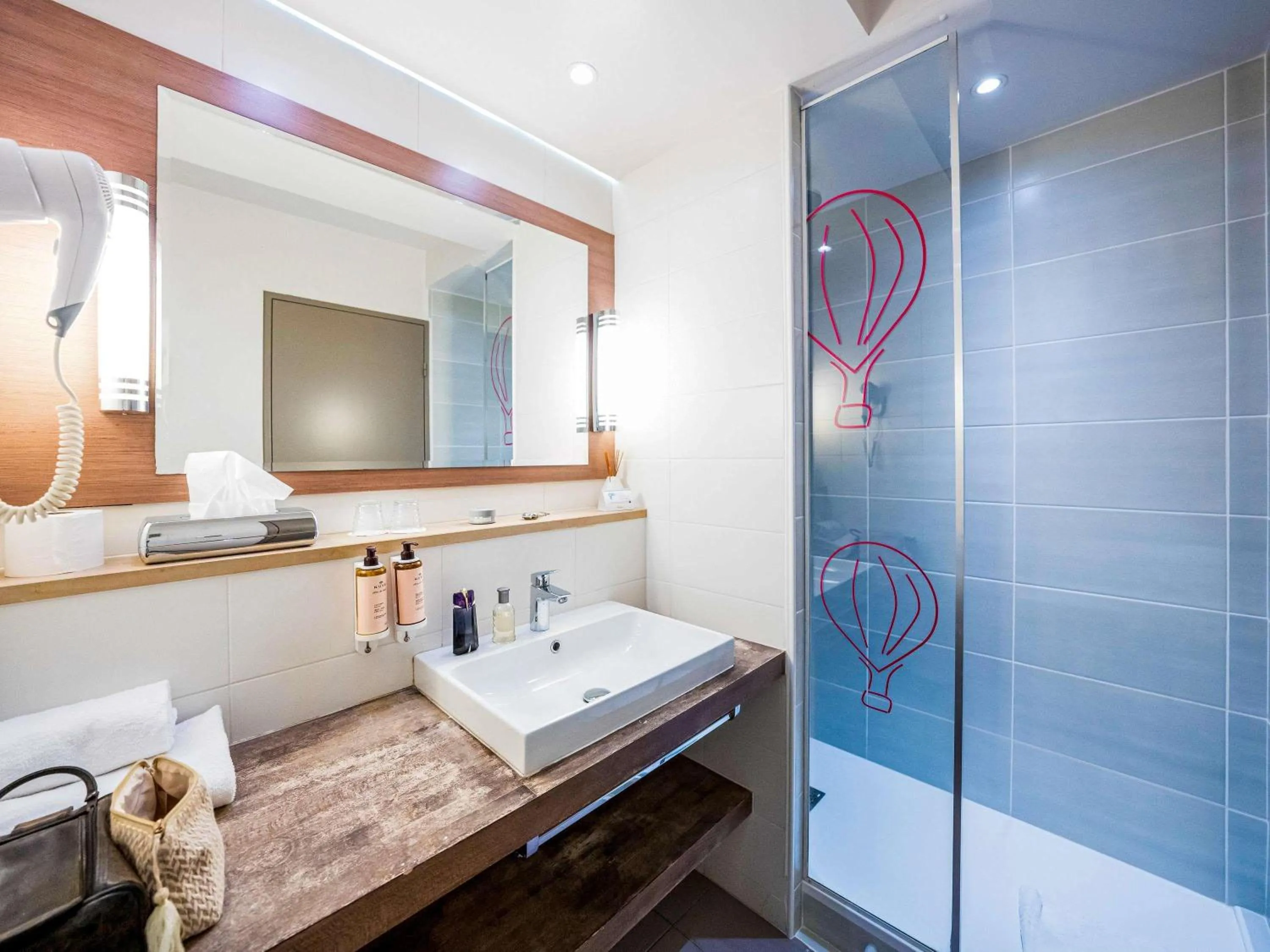 Bedroom in Mercure Vienne Sud Chanas