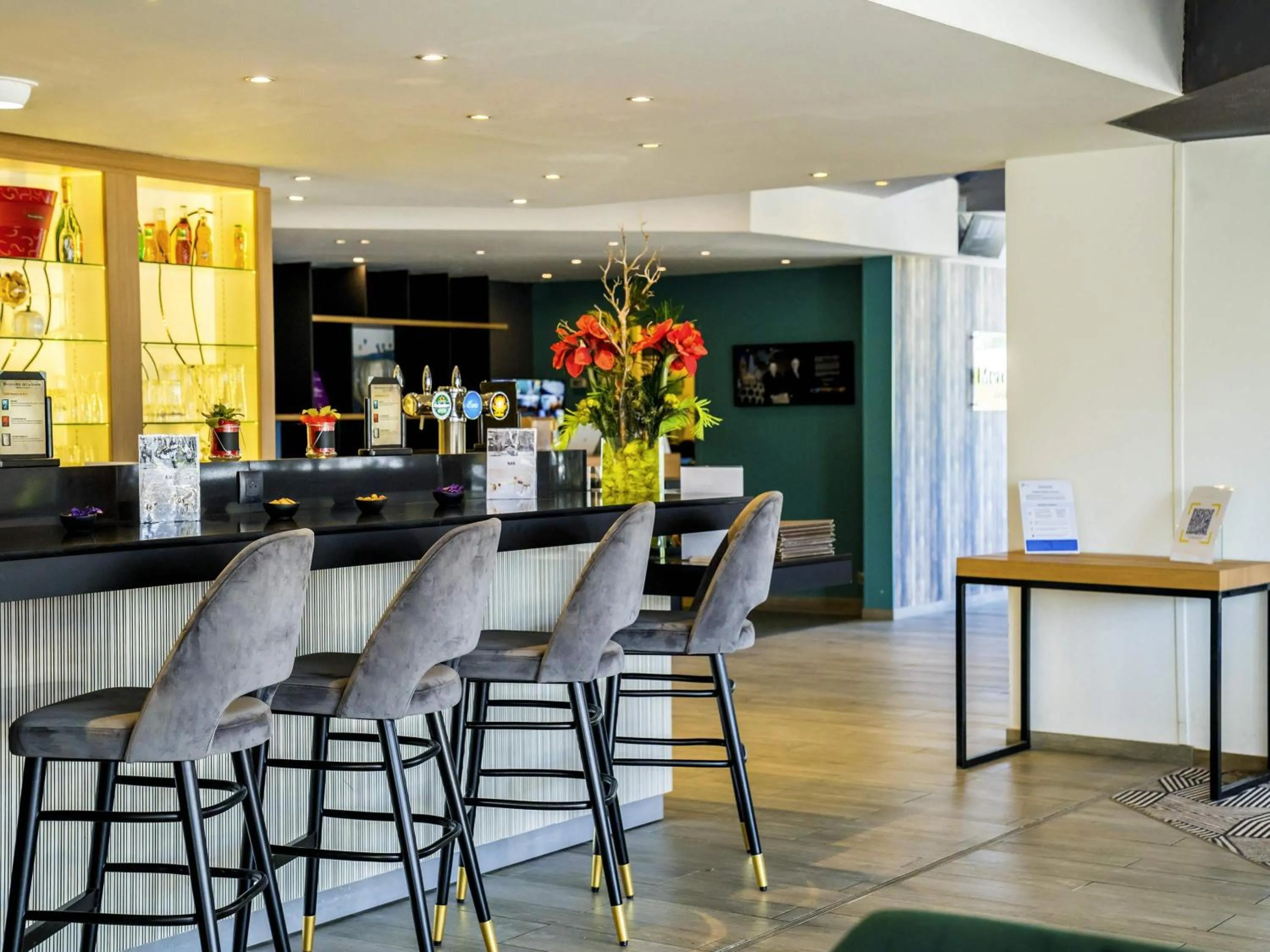 Lounge or bar in Mercure Vienne Sud Chanas