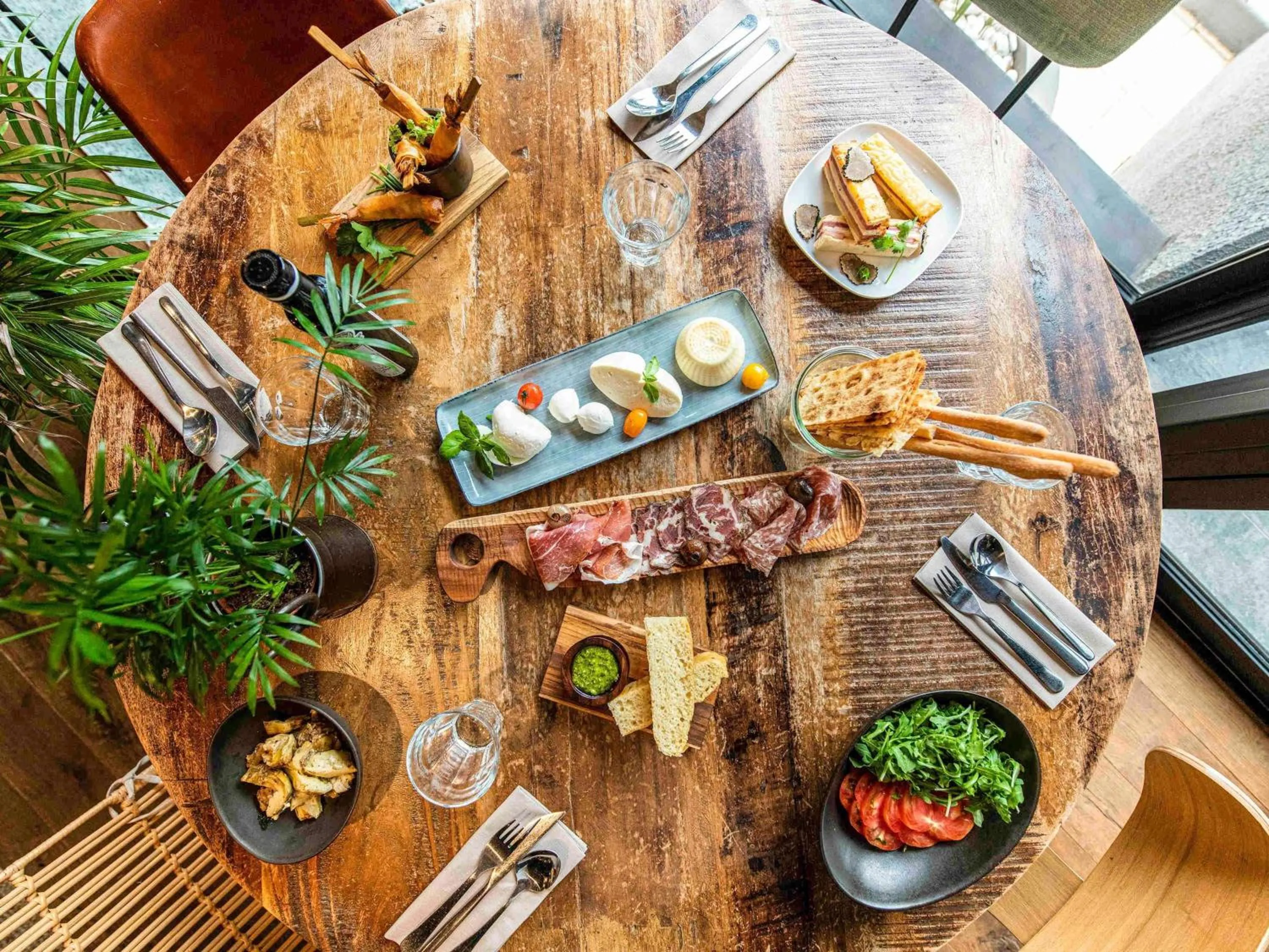 Restaurant/places to eat in Novotel Avignon Nord