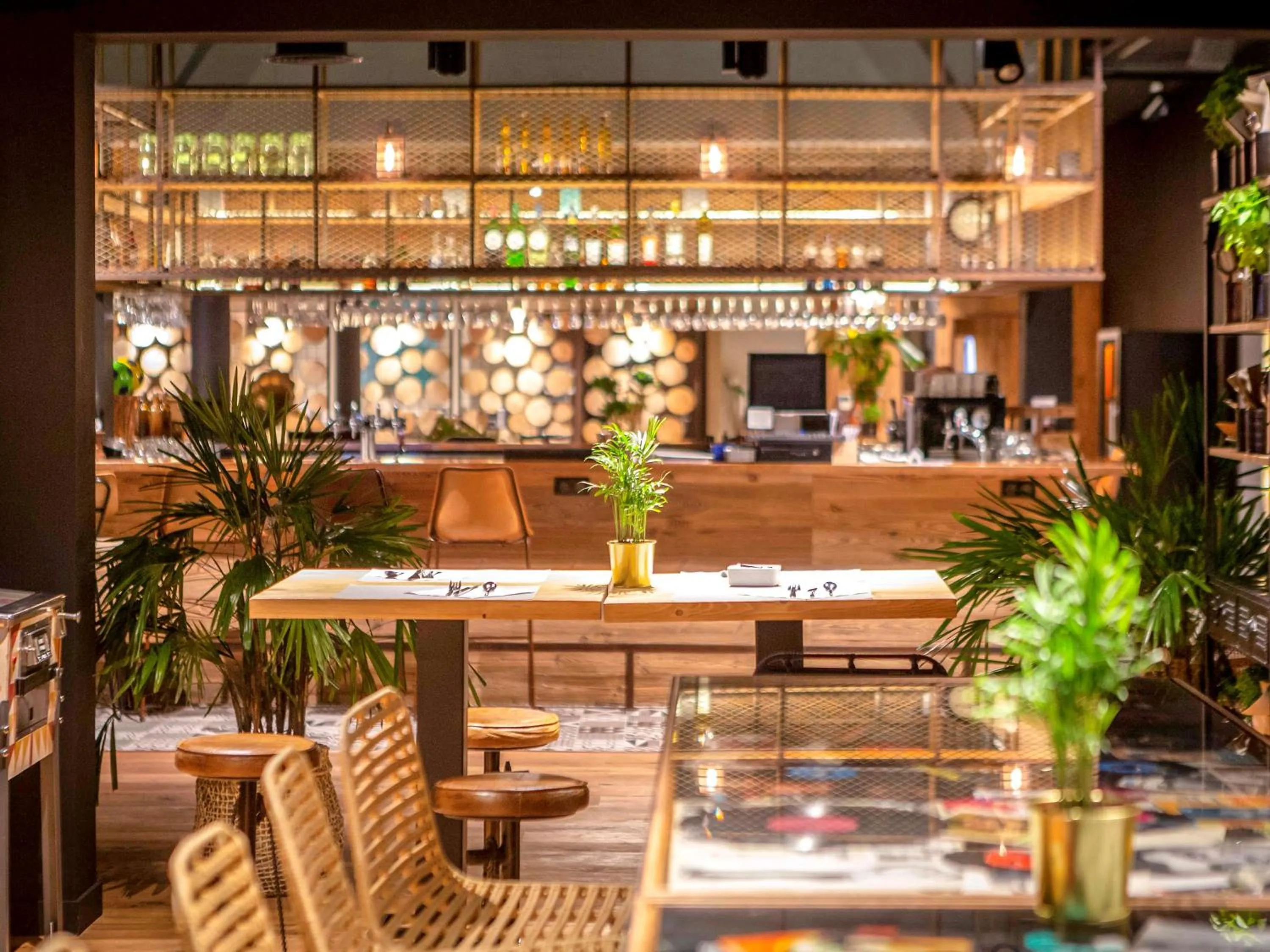 Restaurant/places to eat in Novotel Avignon Nord