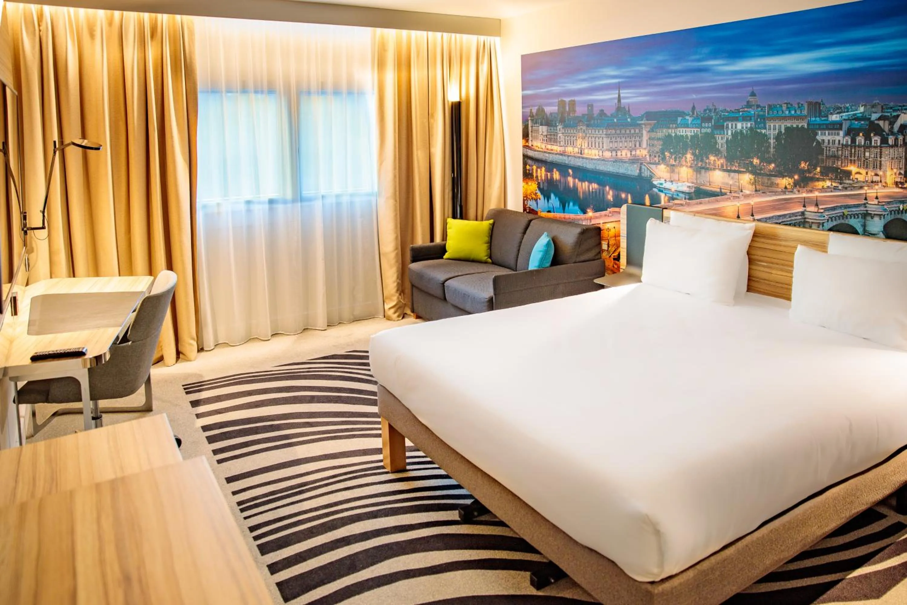 Photo of the whole room, Bed in Novotel Paris 14 Porte d'Orléans