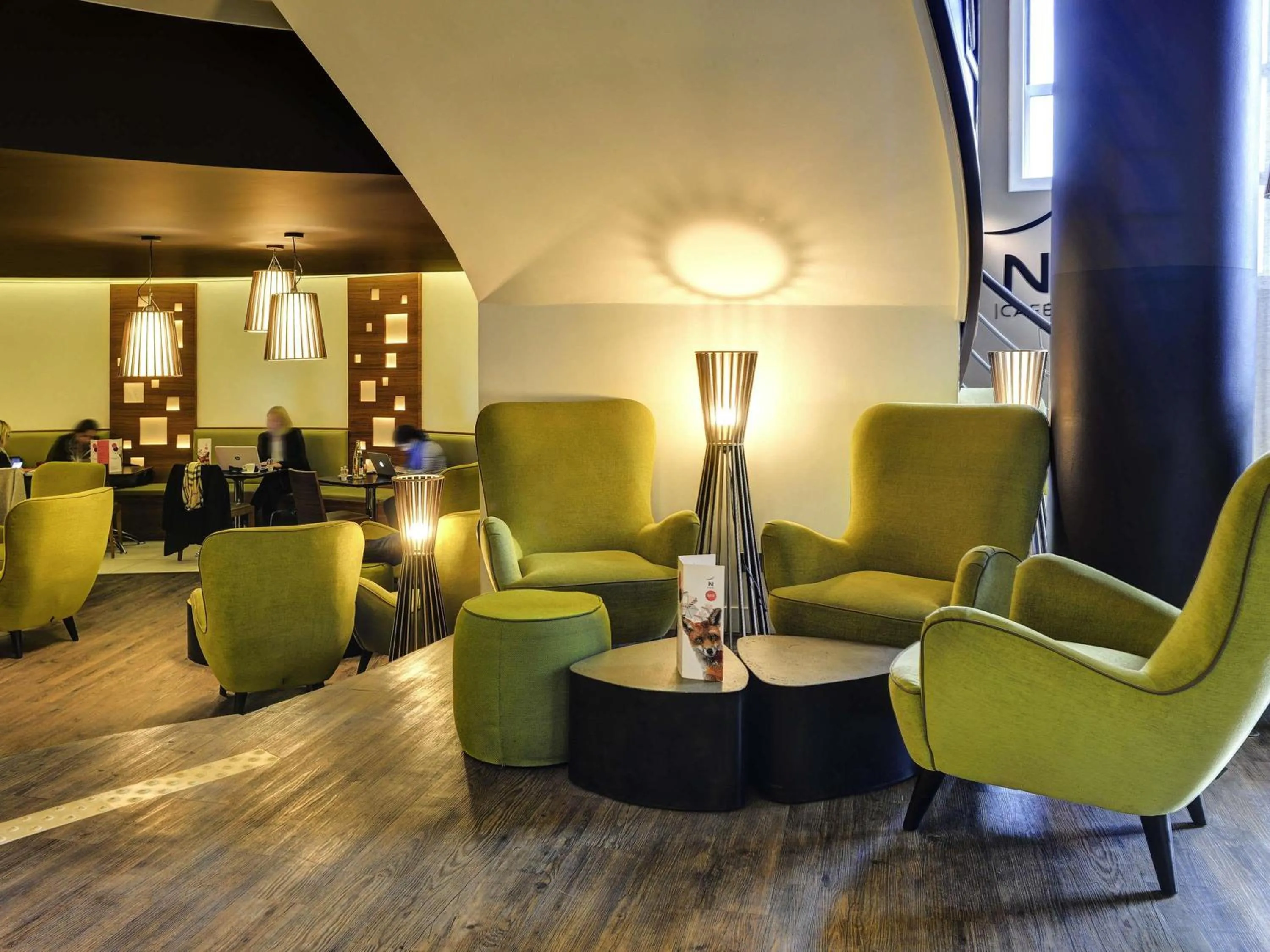 Lounge or bar in Novotel Paris 14 Porte d'Orléans