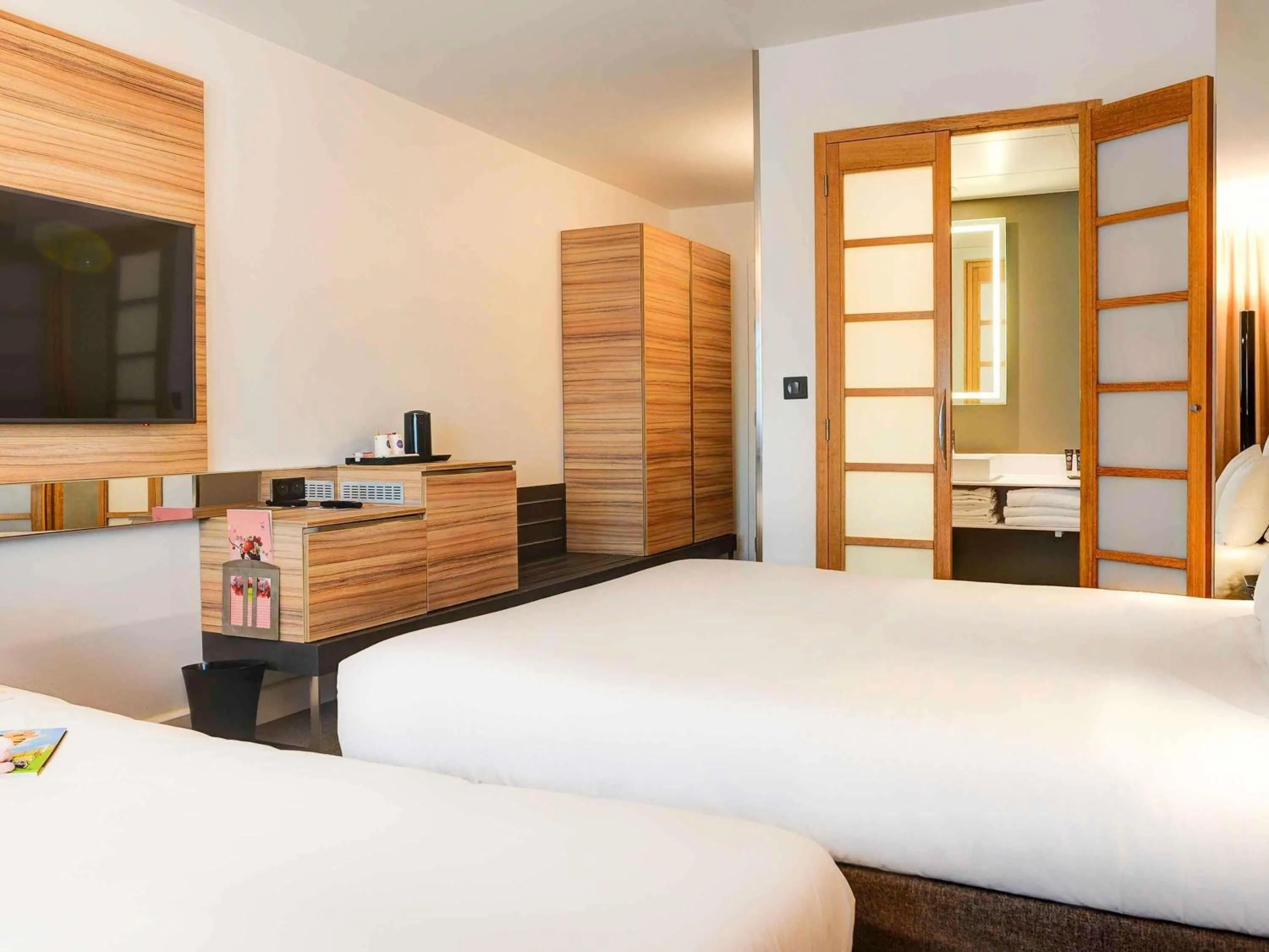 Bedroom, Bed in Novotel Paris 14 Porte d'Orléans