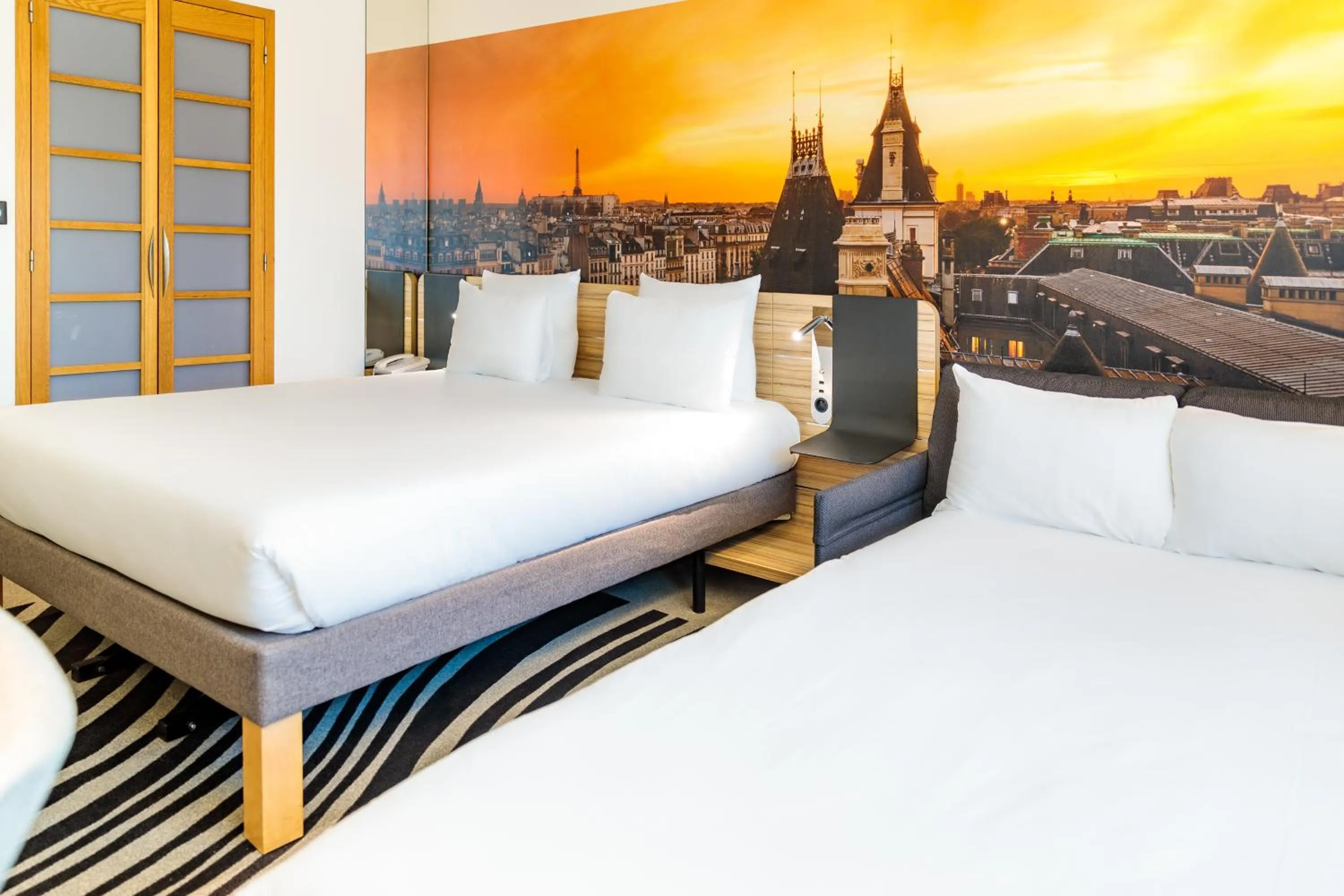 Bed in Novotel Paris 14 Porte d'Orléans