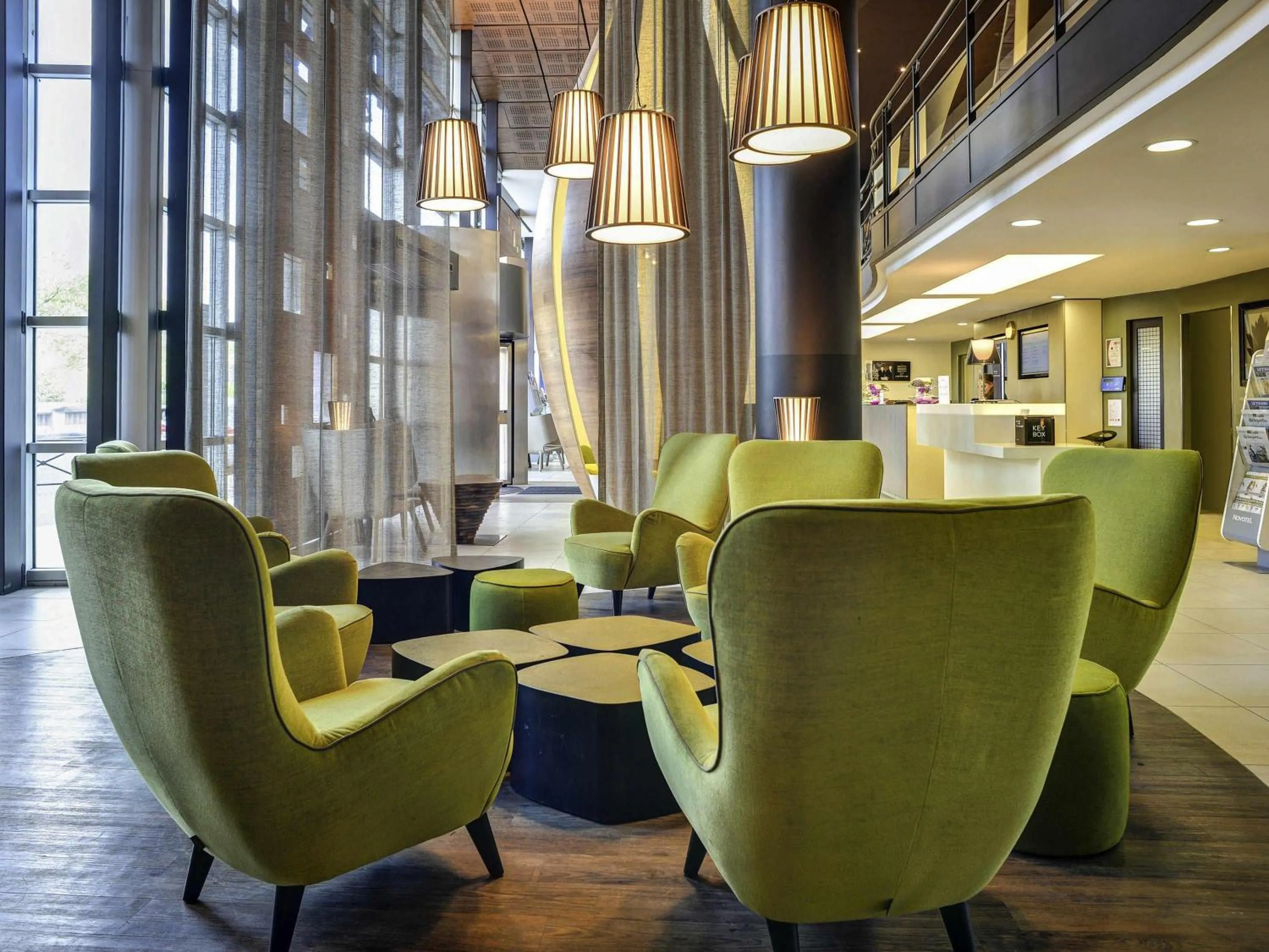 Lounge or bar in Novotel Paris 14 Porte d'Orléans