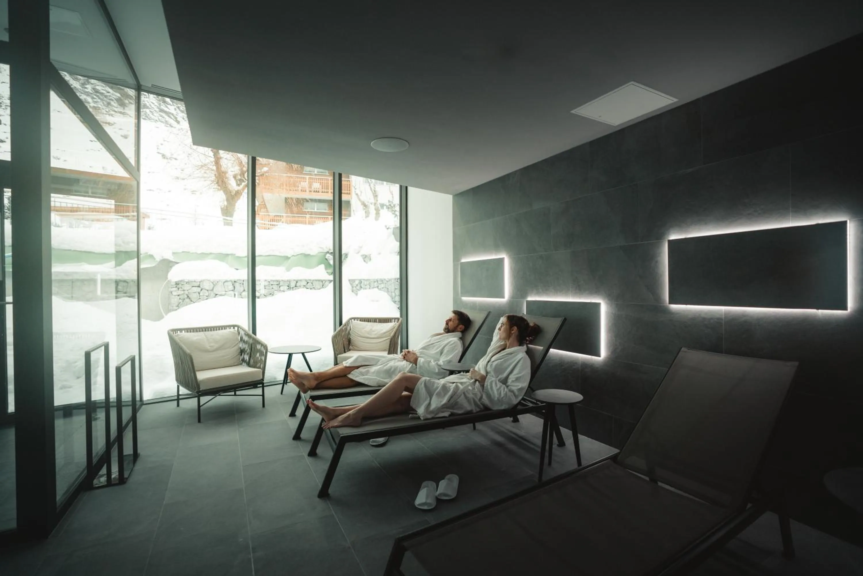 Pool view in Zermatt Budget Rooms