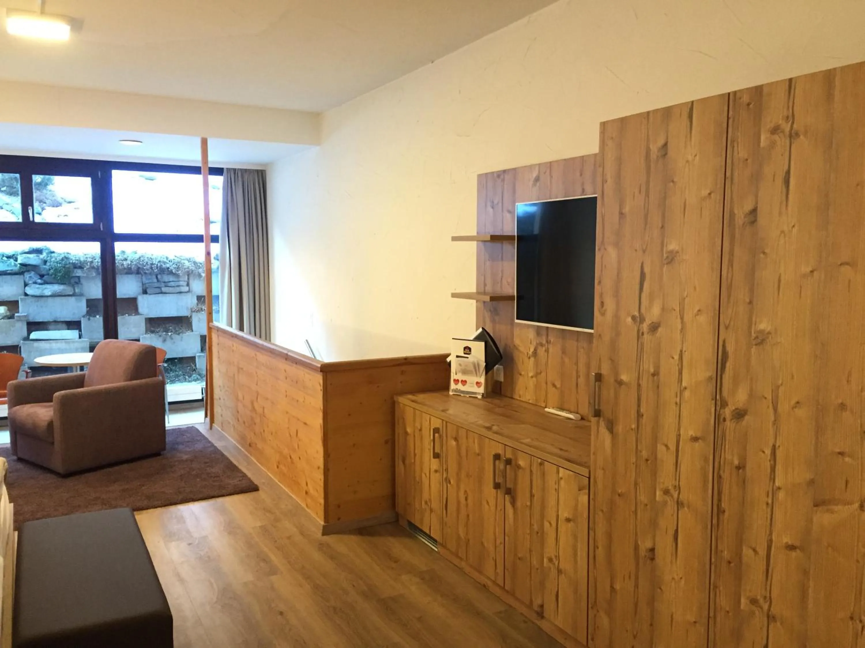 TV and multimedia in Zermatt Budget Rooms