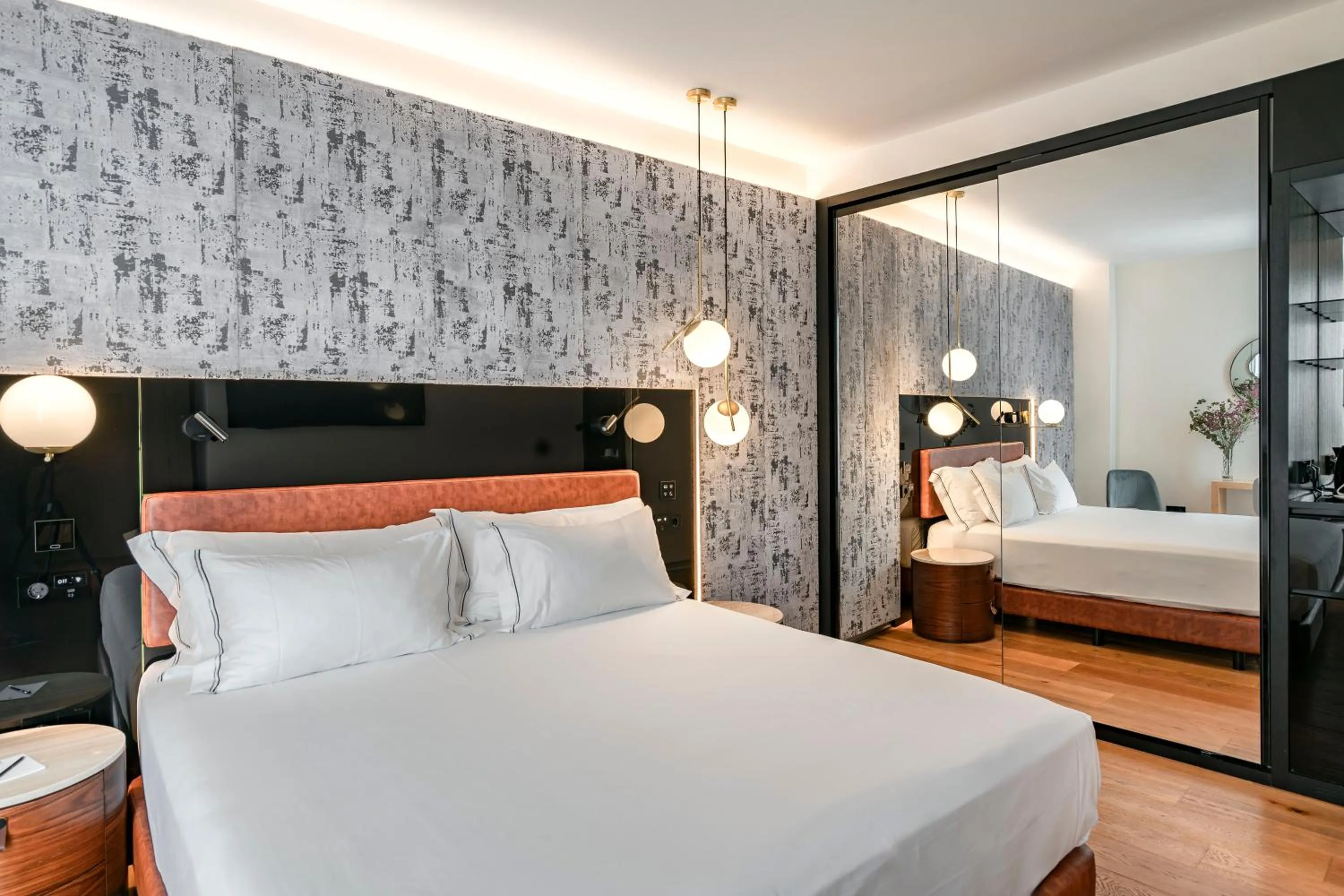 wardrobe, Bed in Vincci Selección Unuk 5 GL