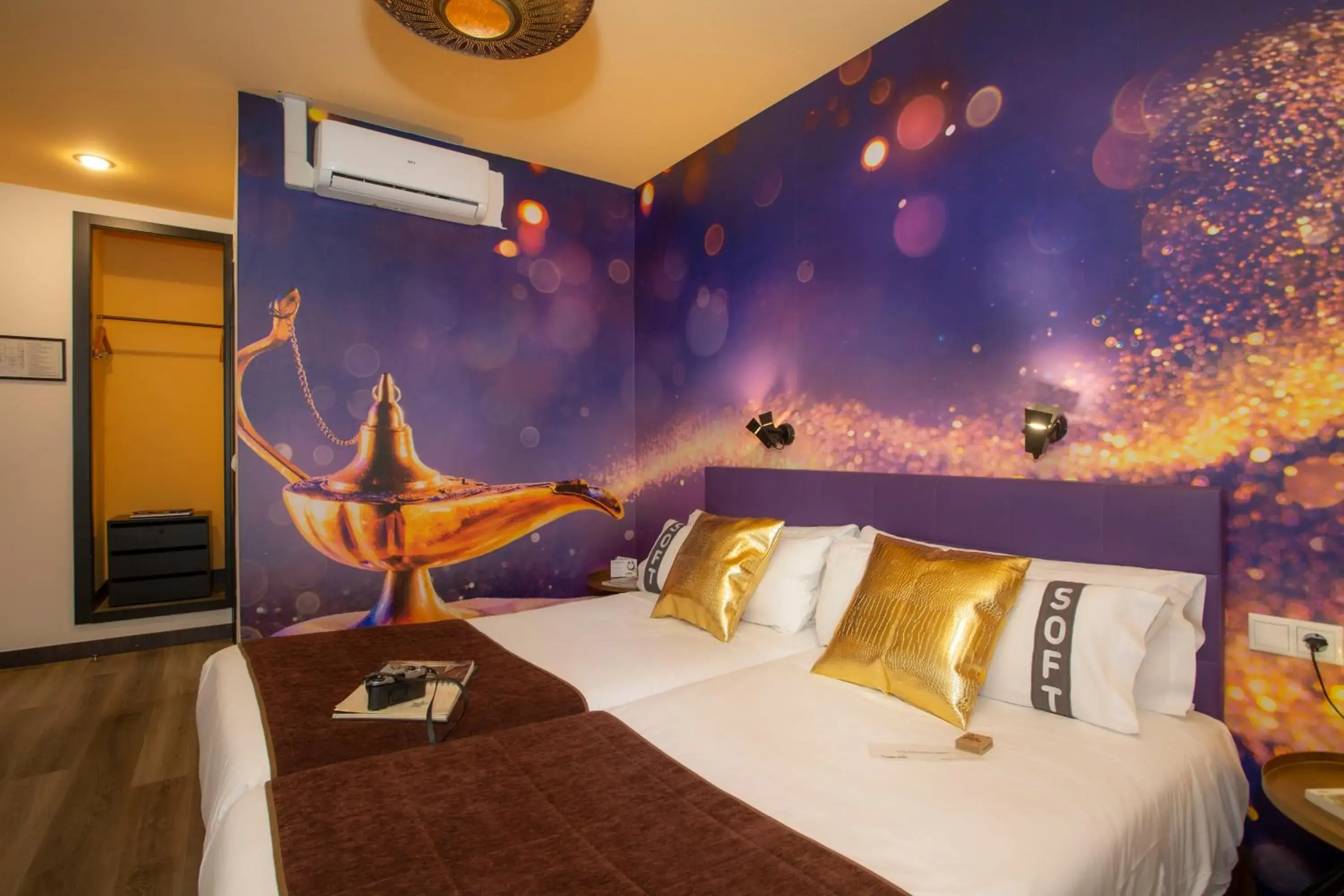 Twin Room in Casual del Cine Valencia Twin Room in Casual del Cine Valencia