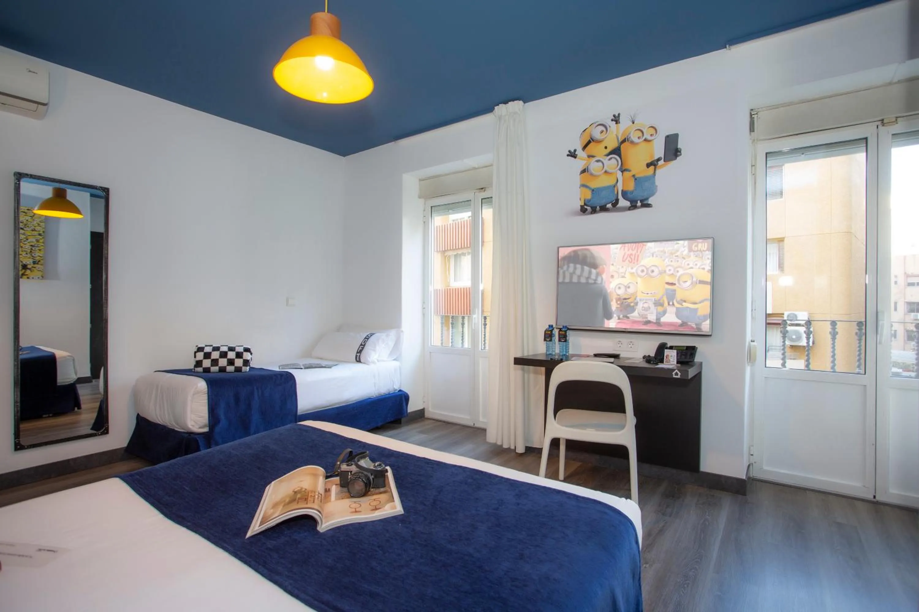 Bedroom, Bed in Casual del Cine Valencia