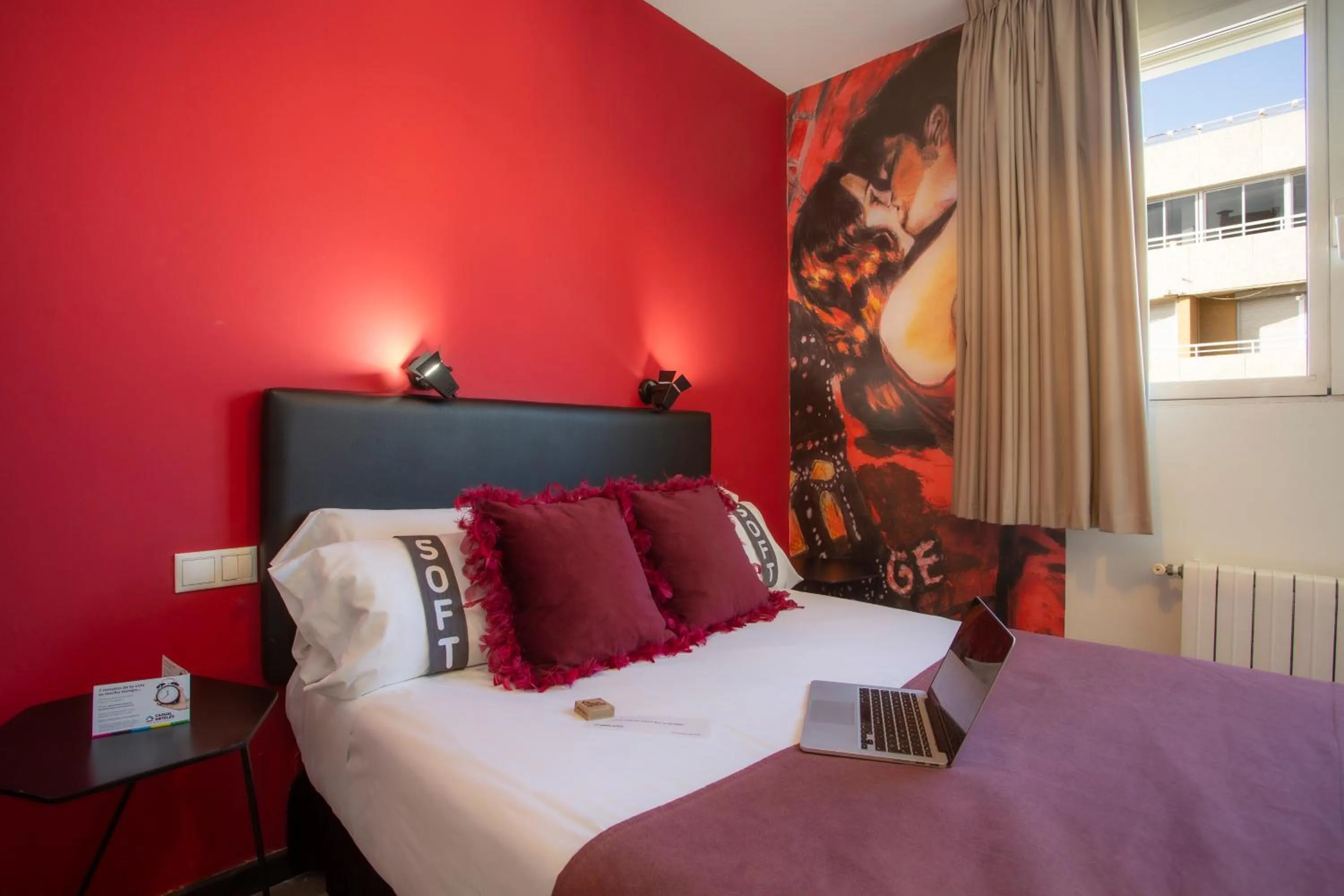 Bedroom, Bed in Casual del Cine Valencia