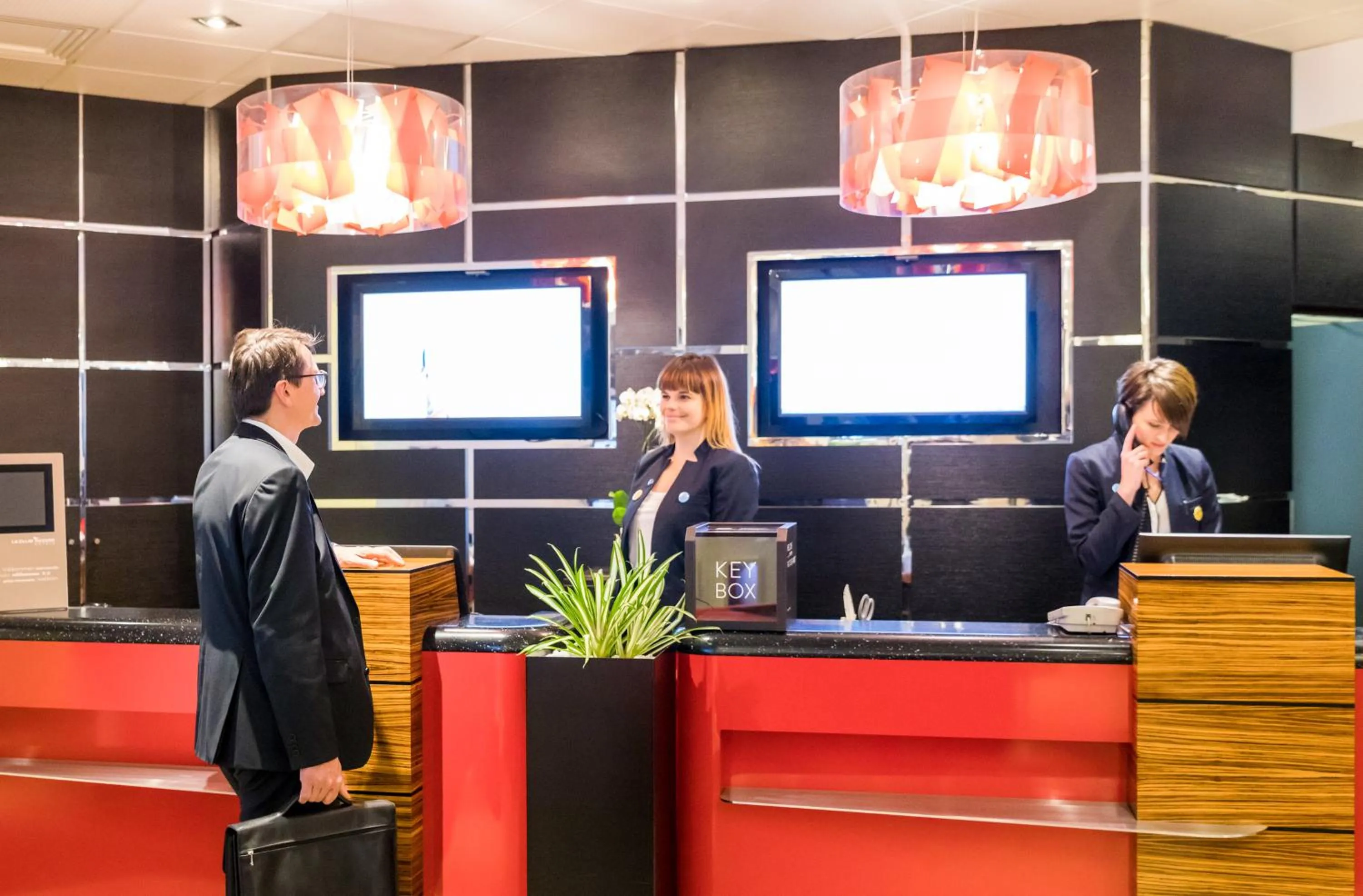 People in Novotel Grenoble Centre