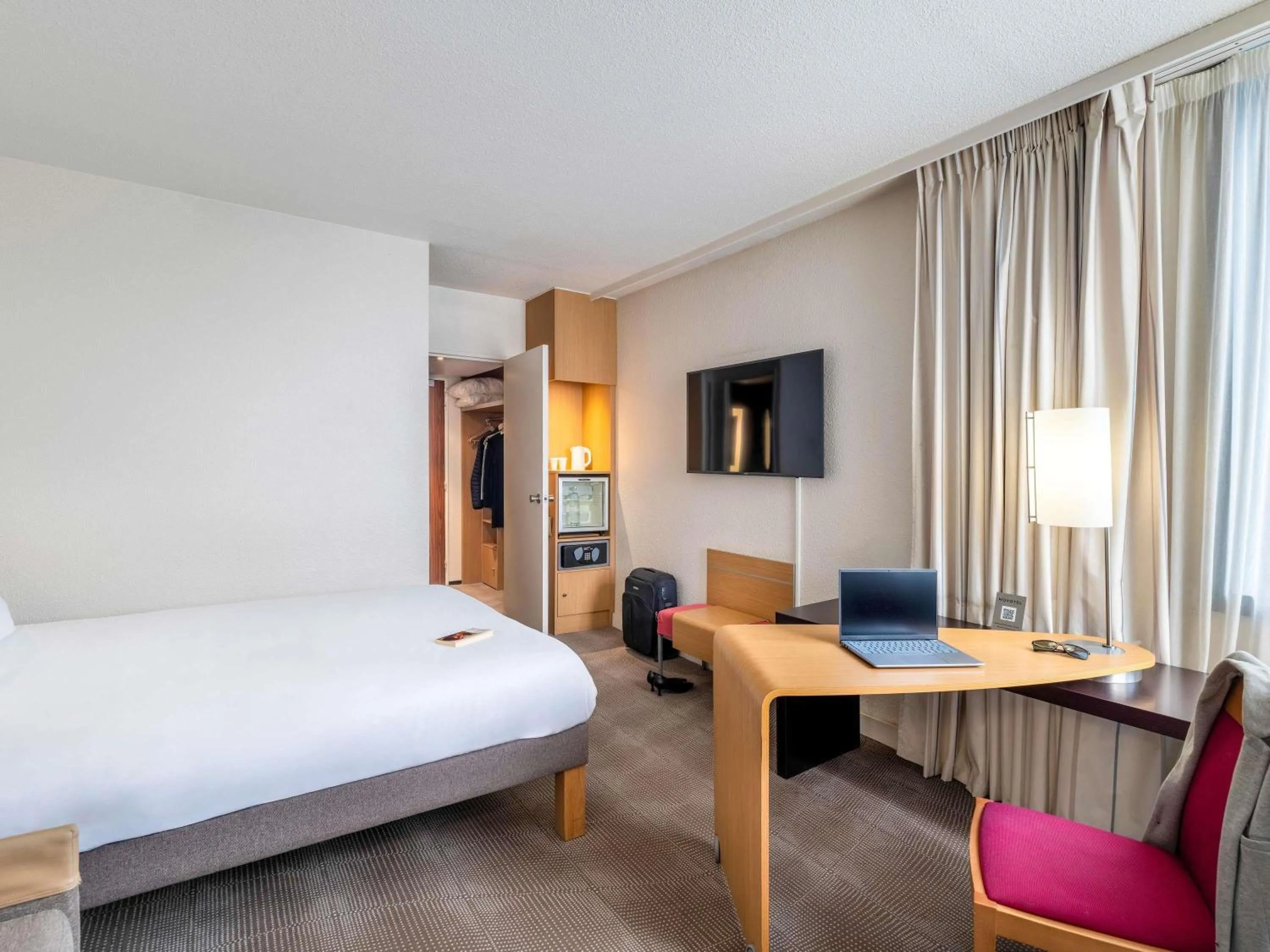 Bedroom, Bed in Novotel Grenoble Centre