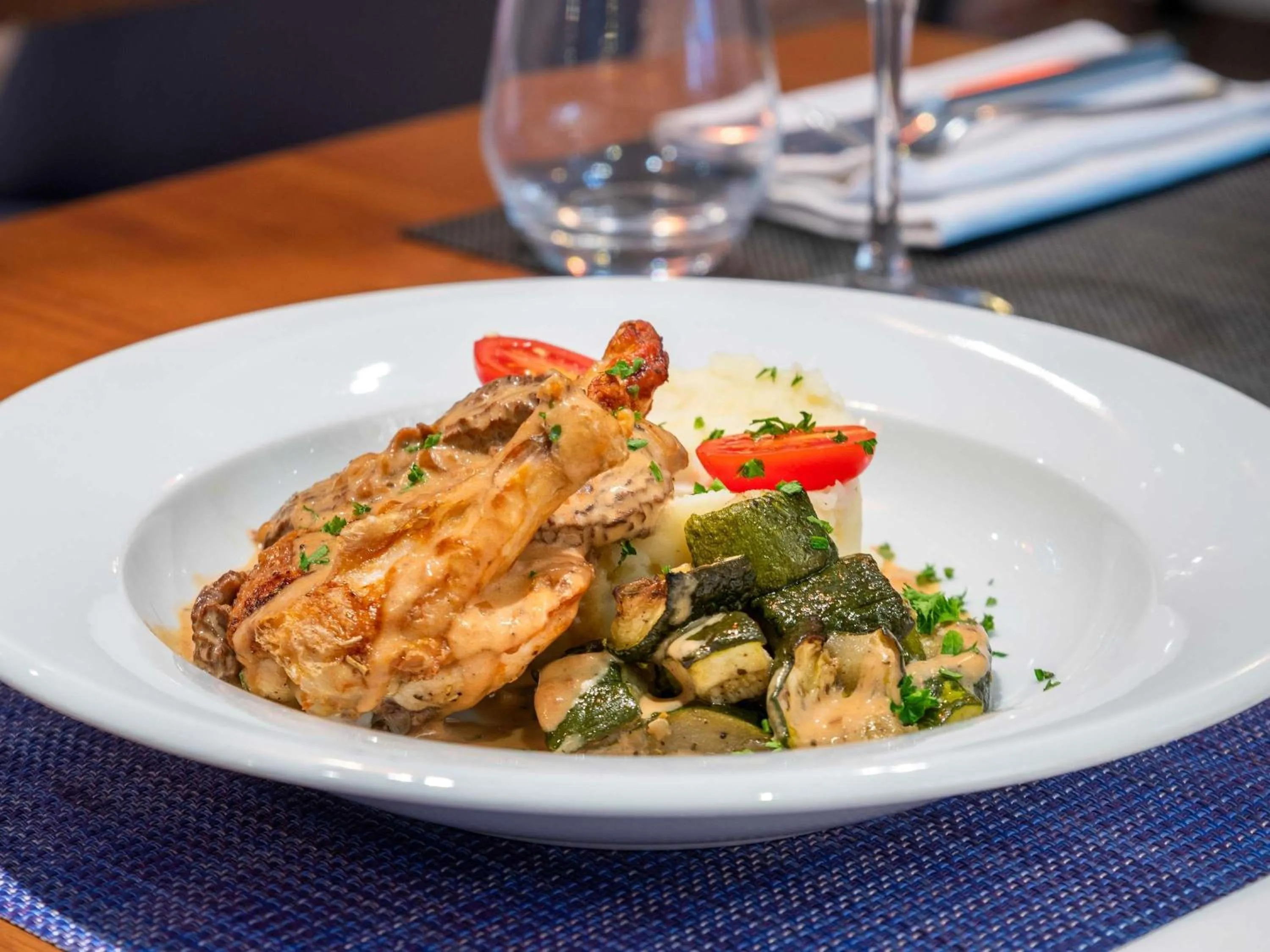 Restaurant/places to eat in Novotel Grenoble Centre