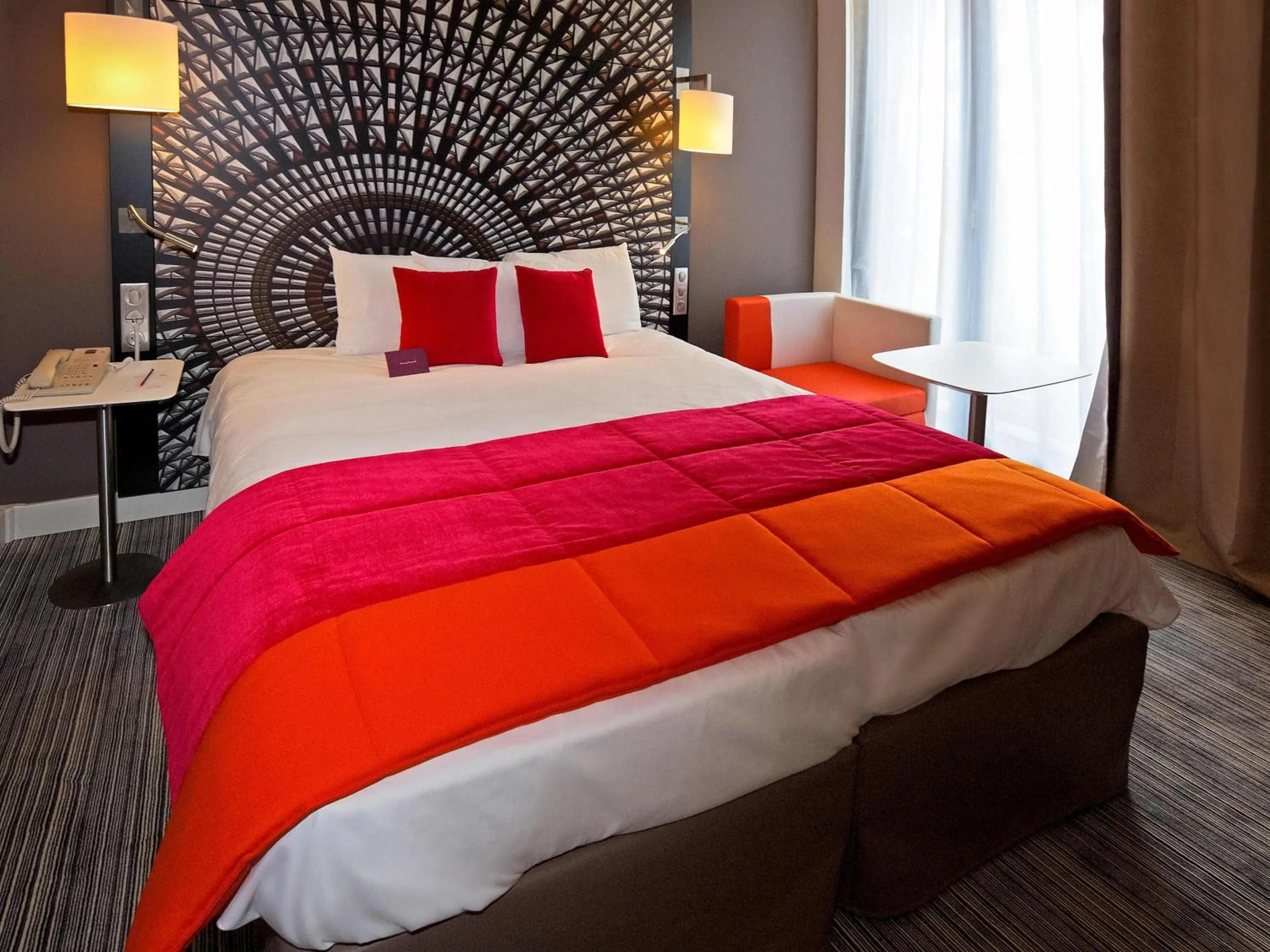 Property building, Bed in Mercure Nantes Centre Grand Hotel