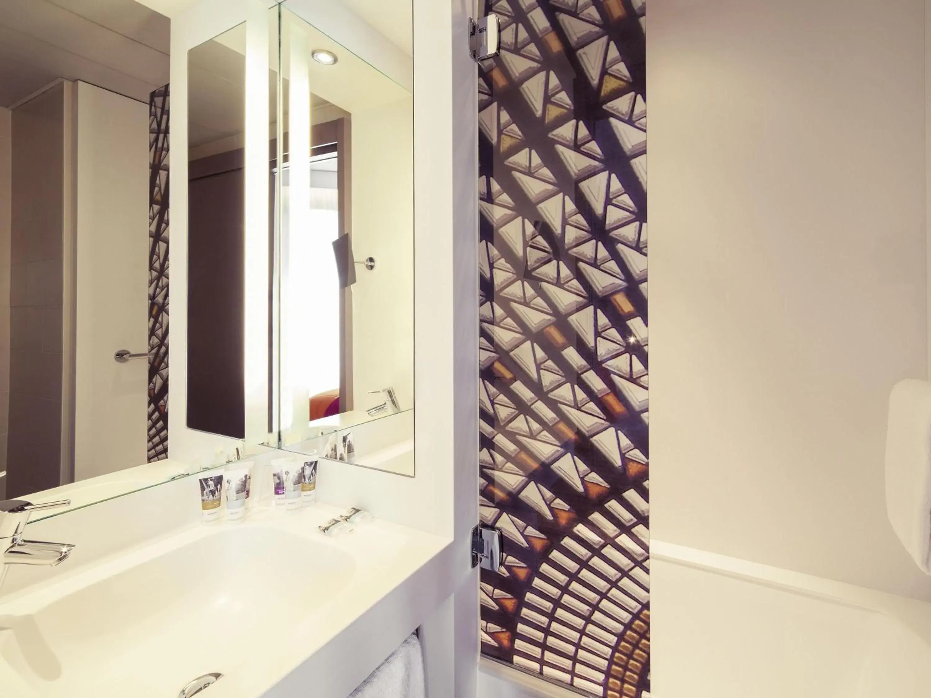 Privilege Double Room with Sofa Bed in Mercure Nantes Centre Grand Hotel Privilege Double Room with Sofa Bed in Mercure Nantes Centre Grand Hotel