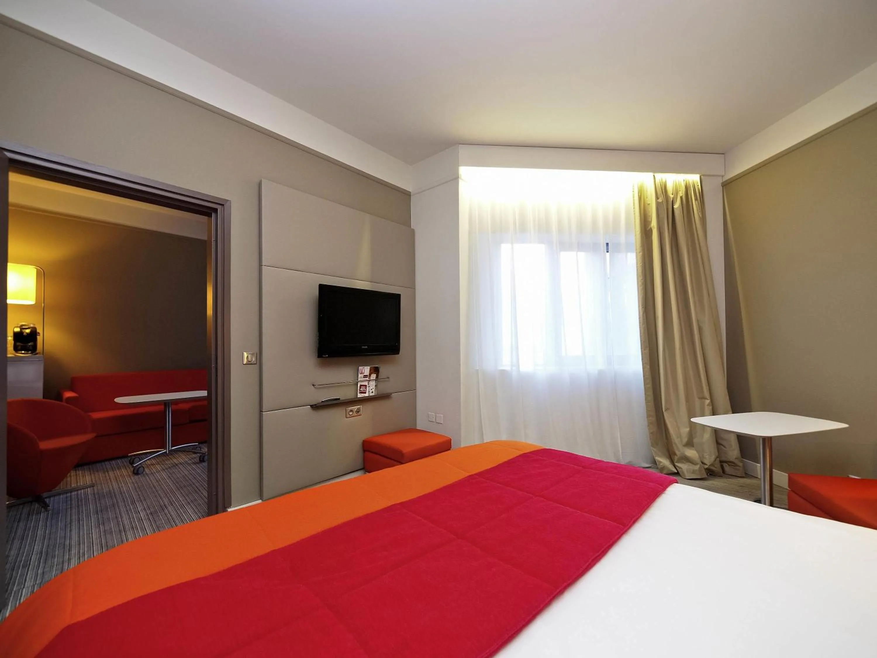 Bedroom, Bed in Mercure Nantes Centre Grand Hotel