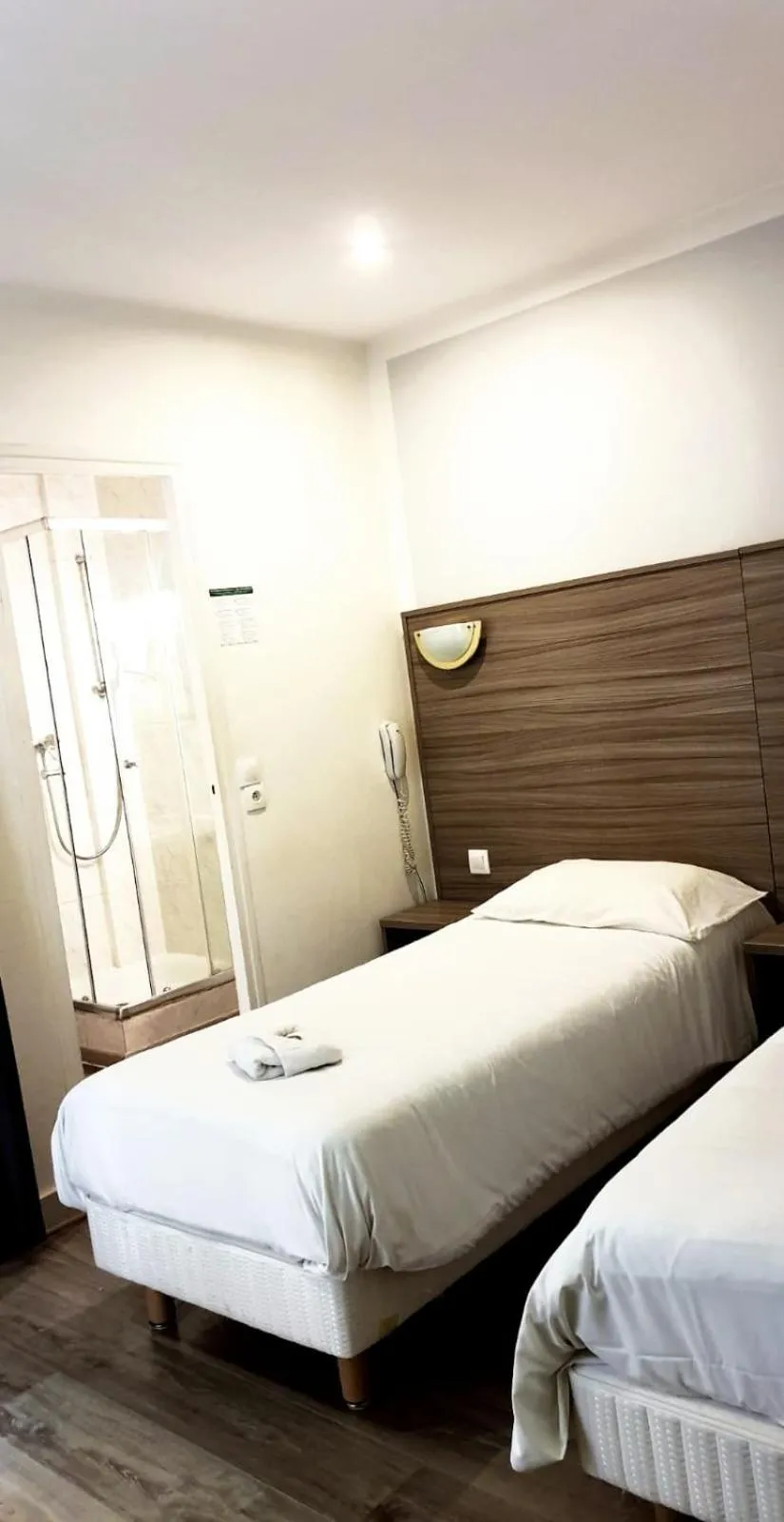 Bed in Hotel PARIS GAMBETTA- PANAMHOTEL-PERE LACHAISE