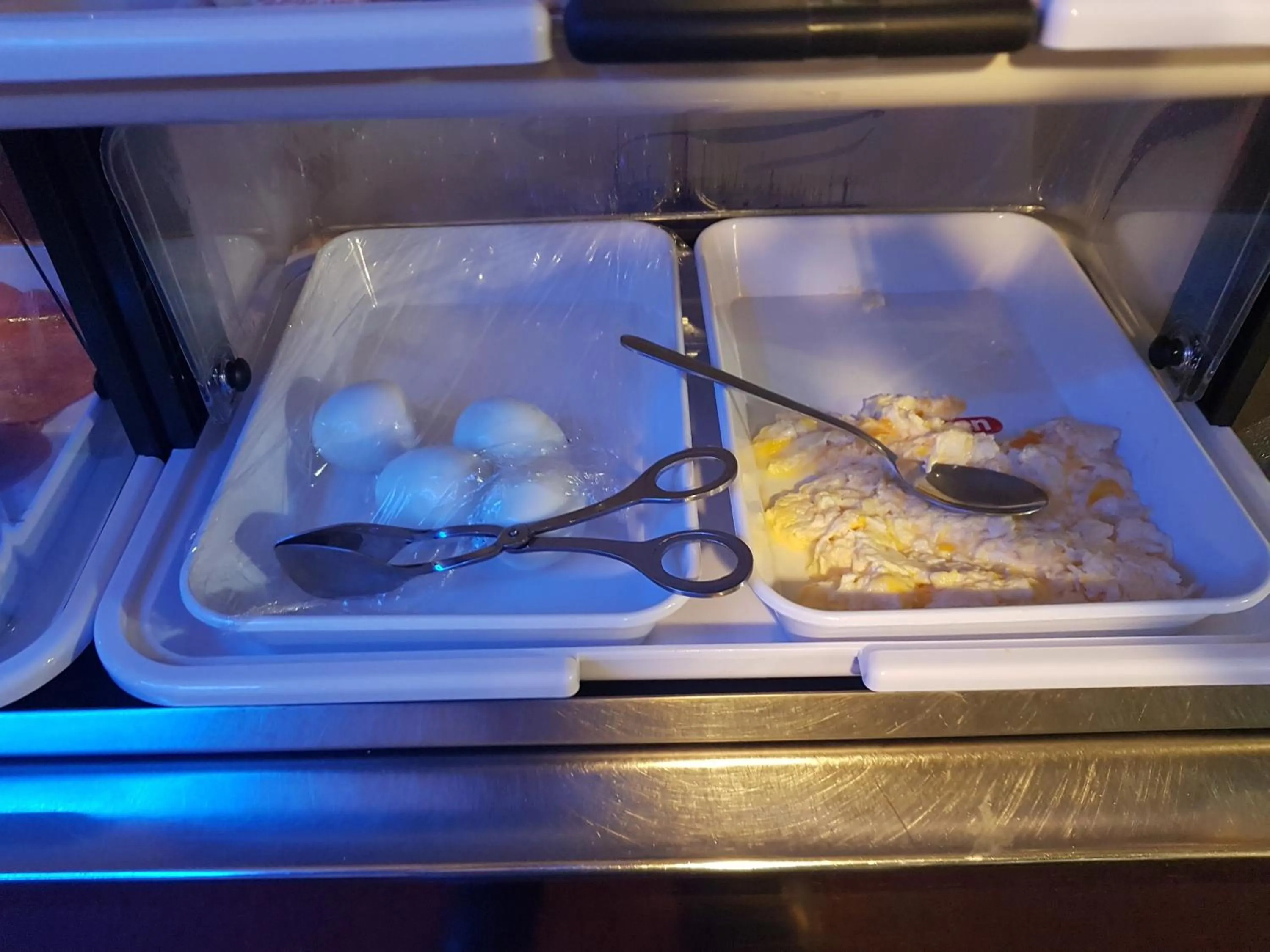 Breakfast in Hotel PARIS GAMBETTA- PANAMHOTEL-PERE LACHAISE