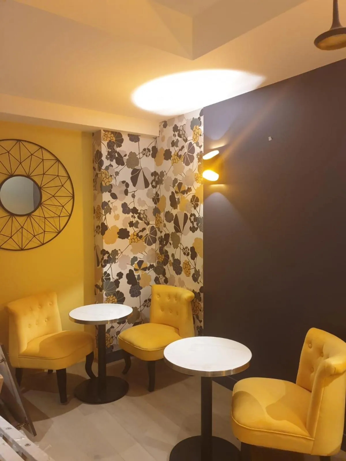 Hotel PARIS GAMBETTA- PANAMHOTEL-PERE LACHAISE