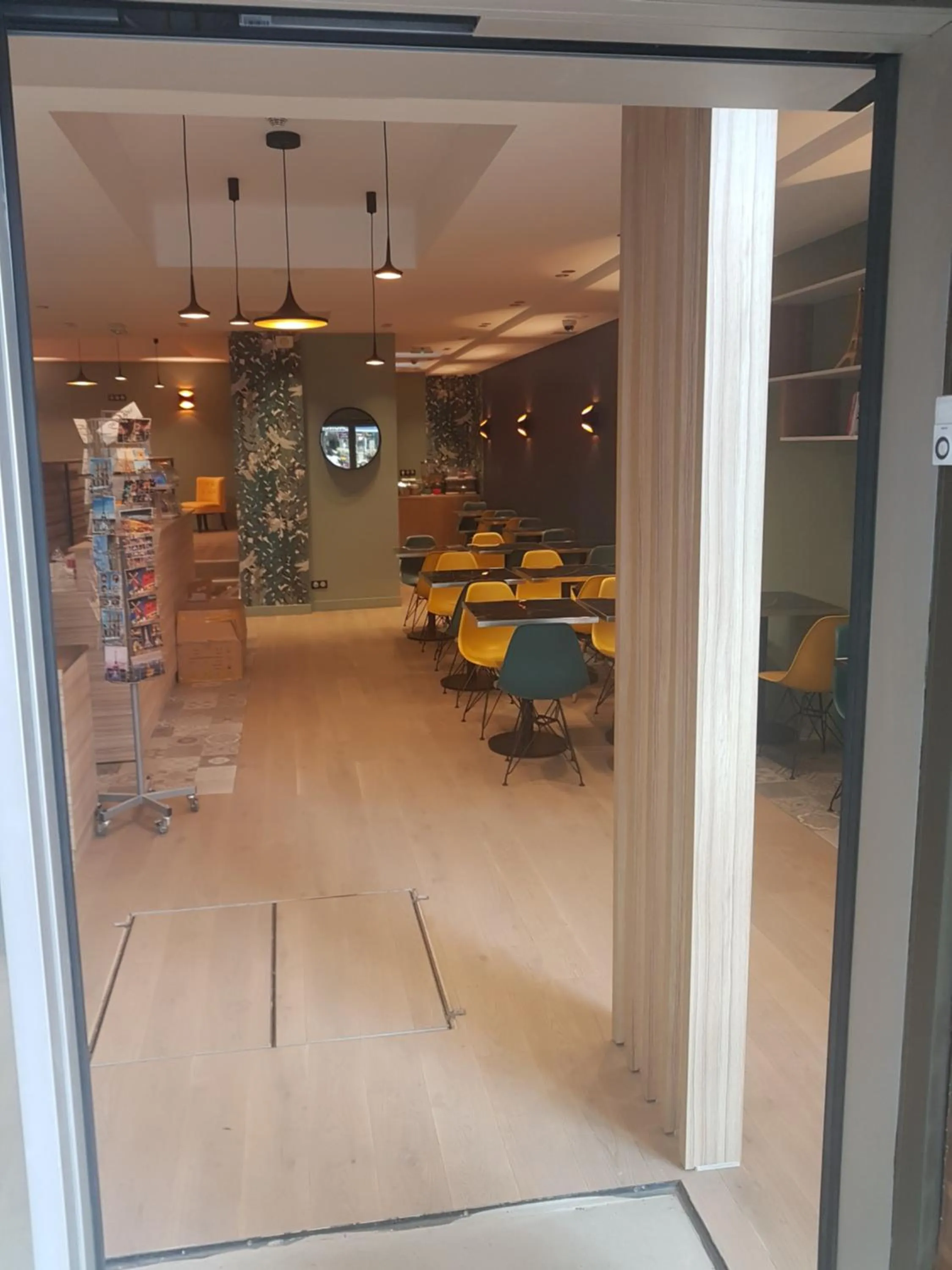 Lobby or reception in Hotel PARIS GAMBETTA- PANAMHOTEL-PERE LACHAISE