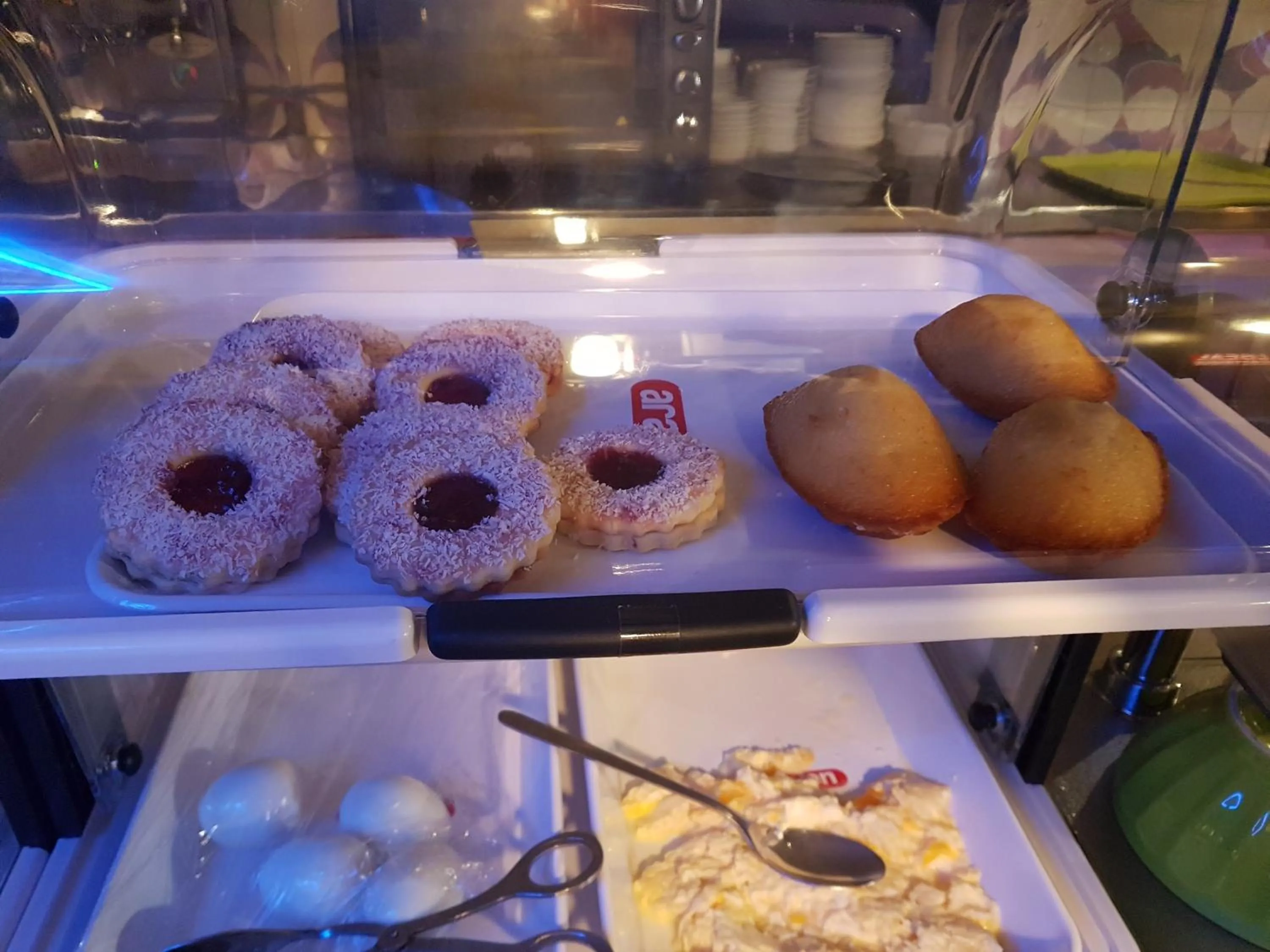 Breakfast in Hotel PARIS GAMBETTA- PANAMHOTEL-PERE LACHAISE