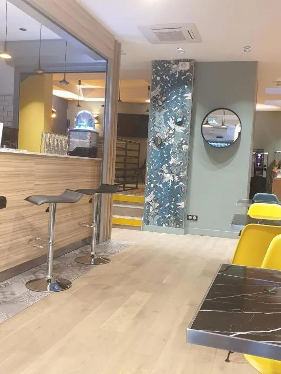 Hotel PARIS GAMBETTA- PANAMHOTEL-PERE LACHAISE