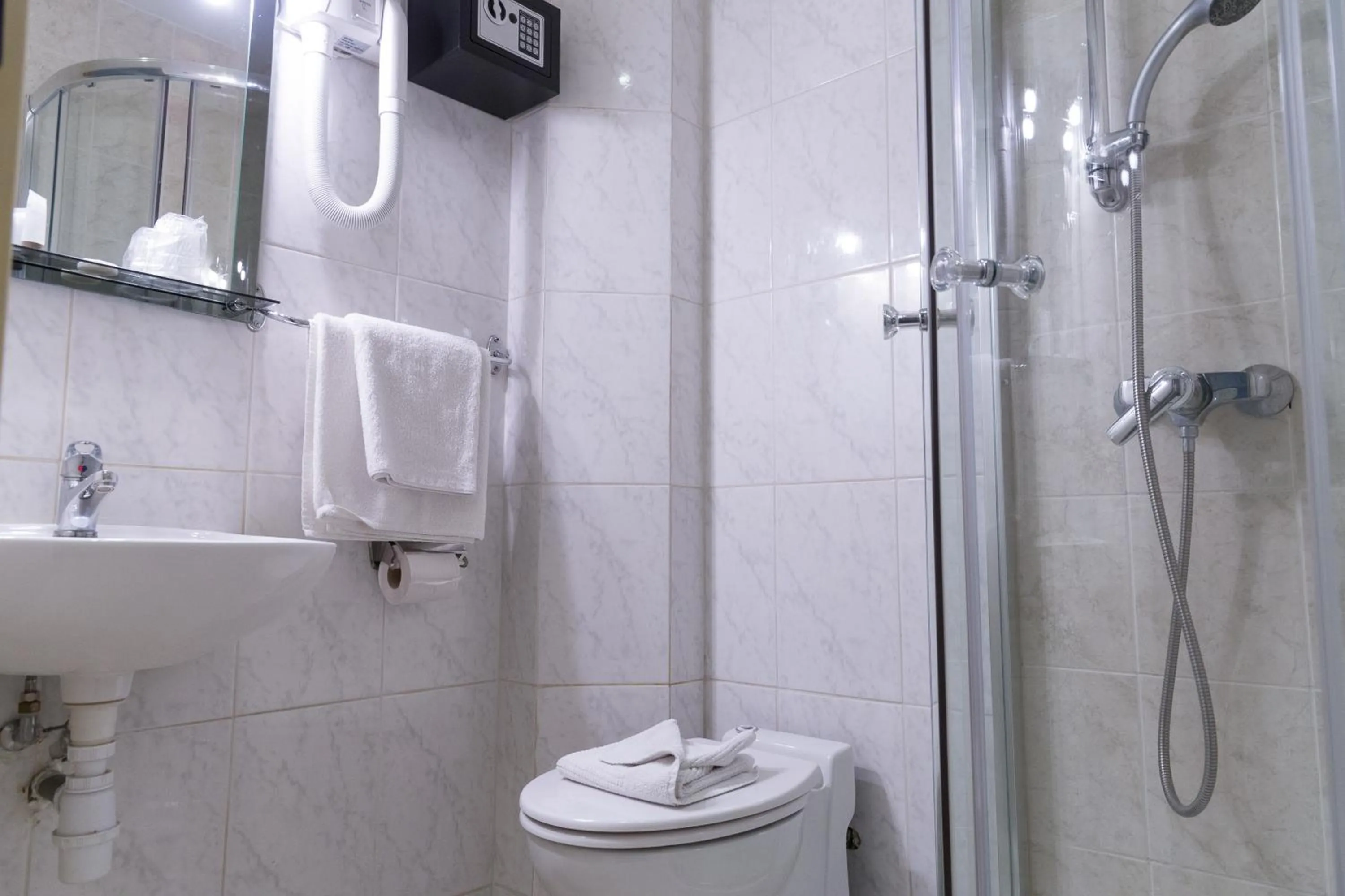 Hotel PARIS GAMBETTA- PANAMHOTEL-PERE LACHAISE