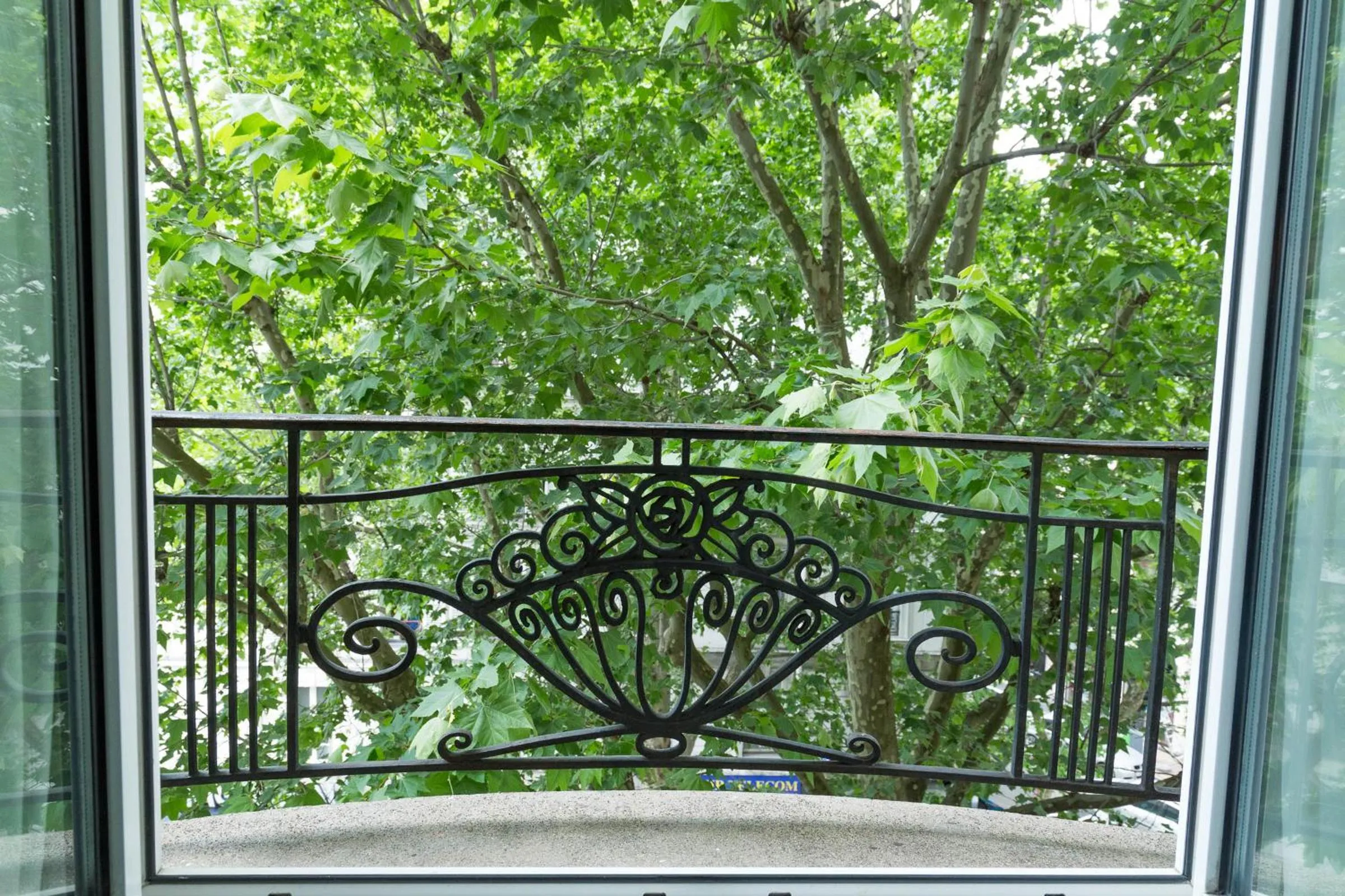 Hotel PARIS GAMBETTA- PANAMHOTEL-PERE LACHAISE