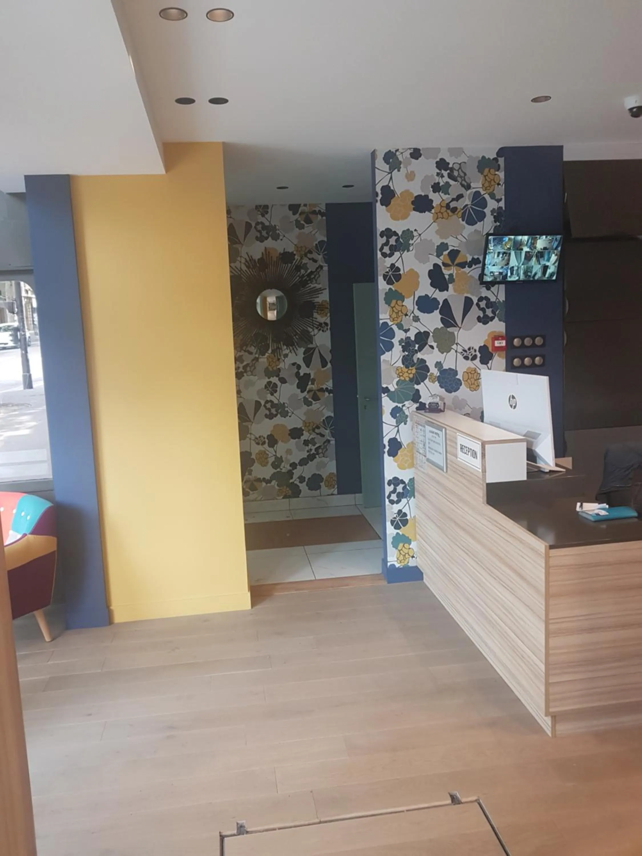 Lobby or reception in Hotel PARIS GAMBETTA- PANAMHOTEL-PERE LACHAISE