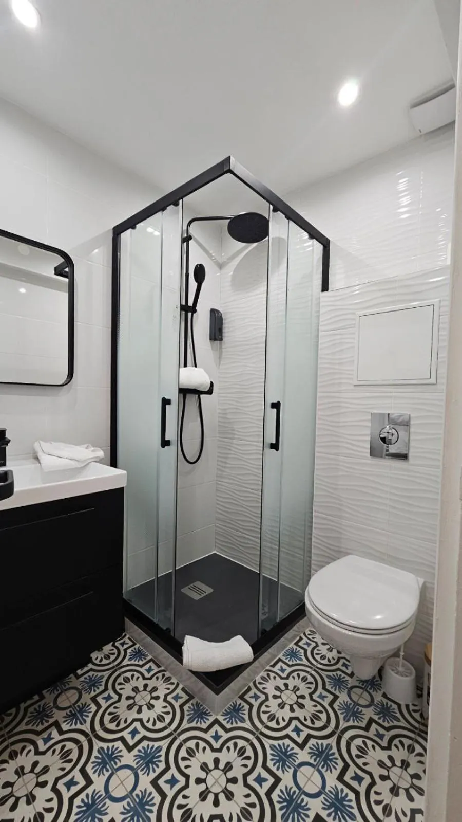 Hotel PARIS GAMBETTA- PANAMHOTEL-PERE LACHAISE