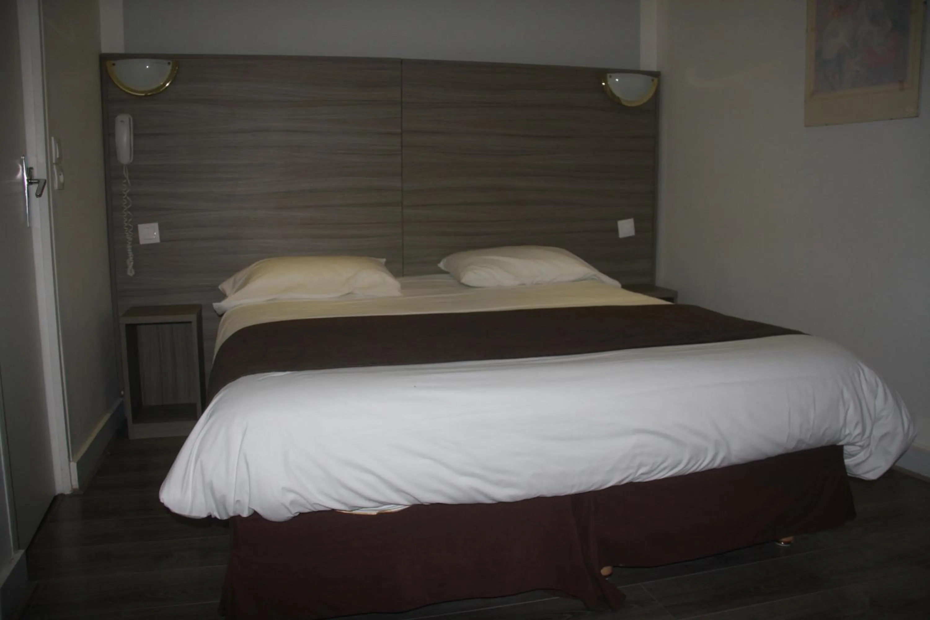 Photo of the whole room, Bed in Hotel PARIS GAMBETTA- PANAMHOTEL-PERE LACHAISE