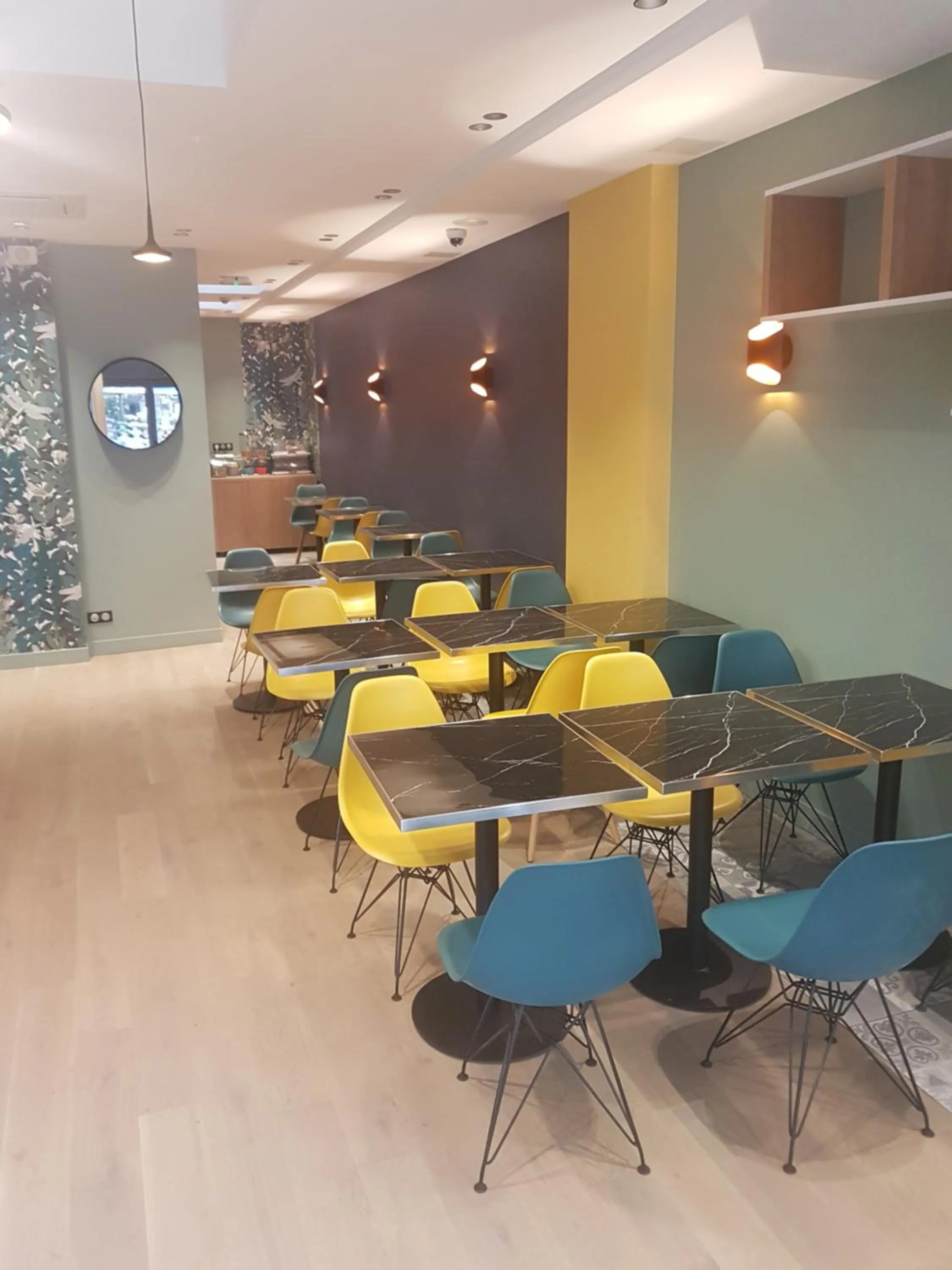 Lounge or bar in Hotel PARIS GAMBETTA- PANAMHOTEL-PERE LACHAISE