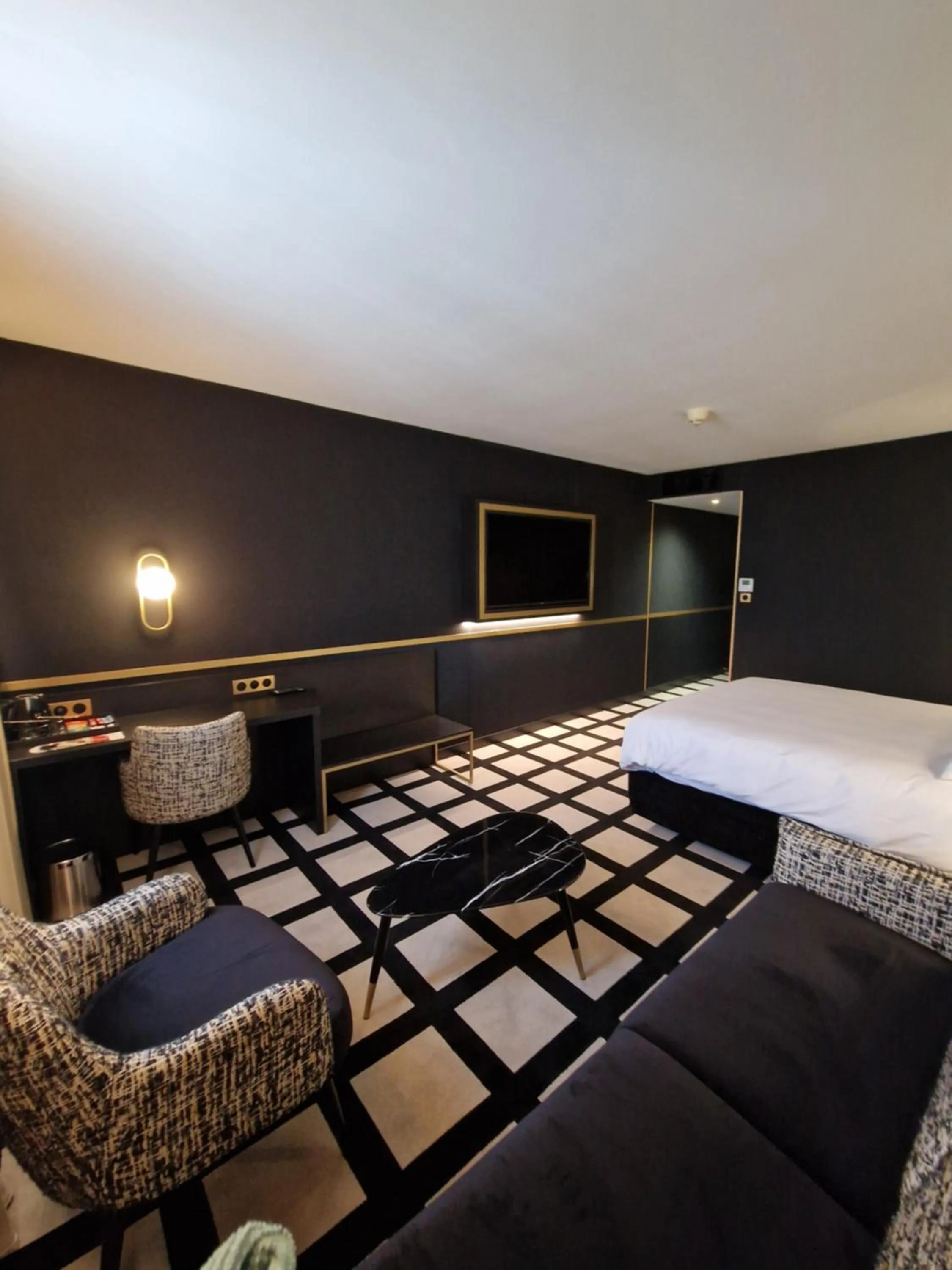 Bedroom, Bed in Mercure Orléans Centre Bords de Loire