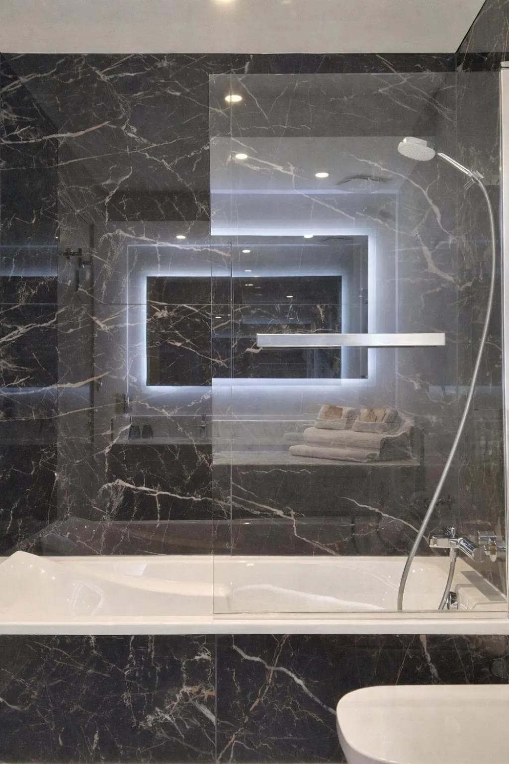 Bath in Mercure Orléans Centre Bords de Loire