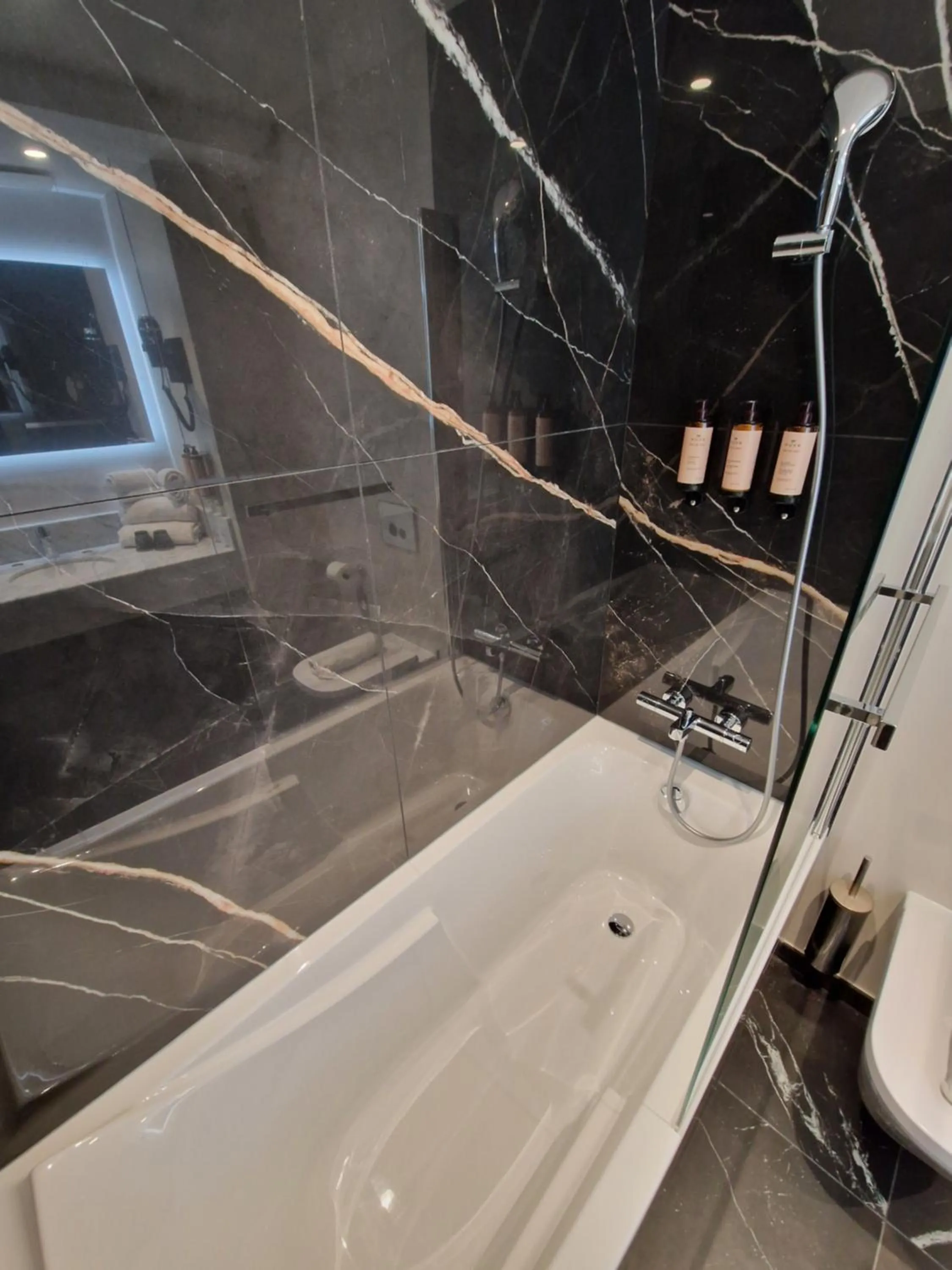 Bathroom in Mercure Orléans Centre Bords de Loire